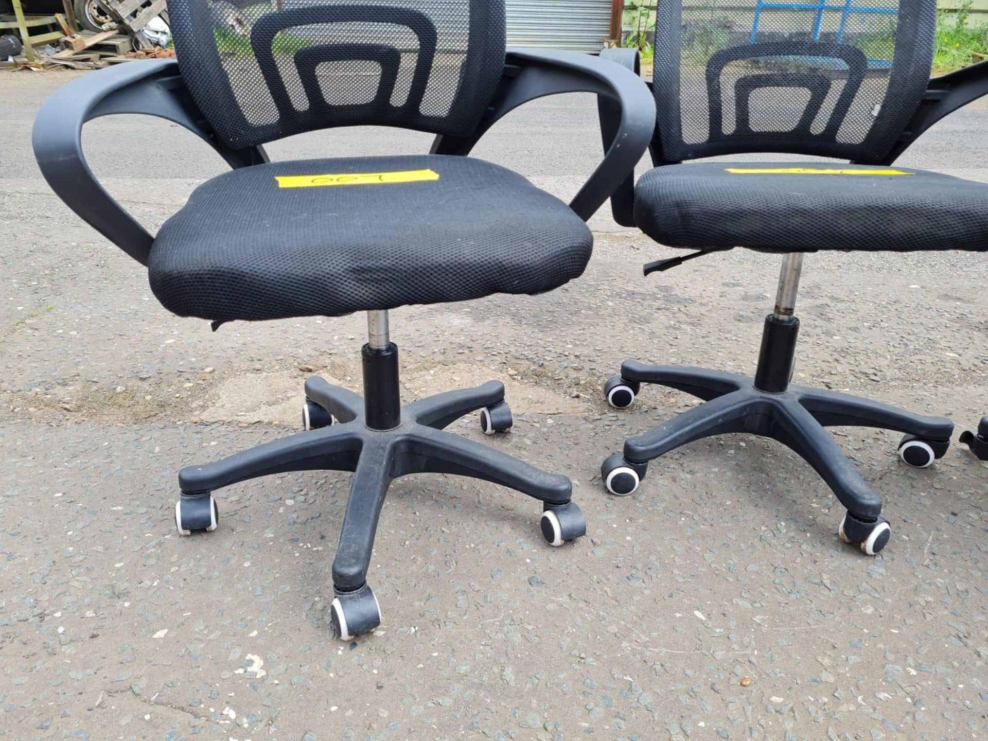 4x Modern Ergonomic Upholstered Office Typist Swivel Chairs in Good Condition - NO RESERVE *NO VAT* - Image 3 of 3