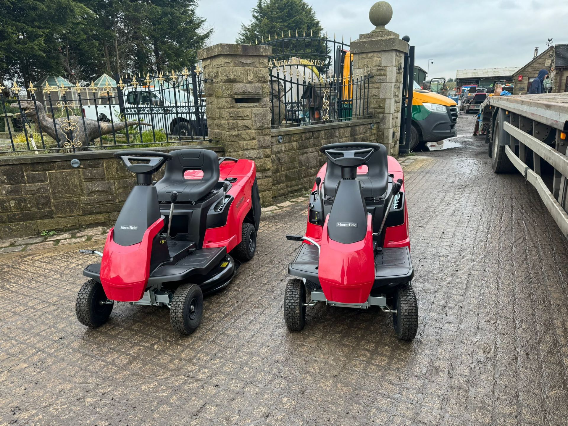 NEW/UNUSED MOUNTFIELD MTF 66 MQ RIDE ON MOWER WITH REAR COLLECTOR *PLUS VAT* - Image 6 of 11