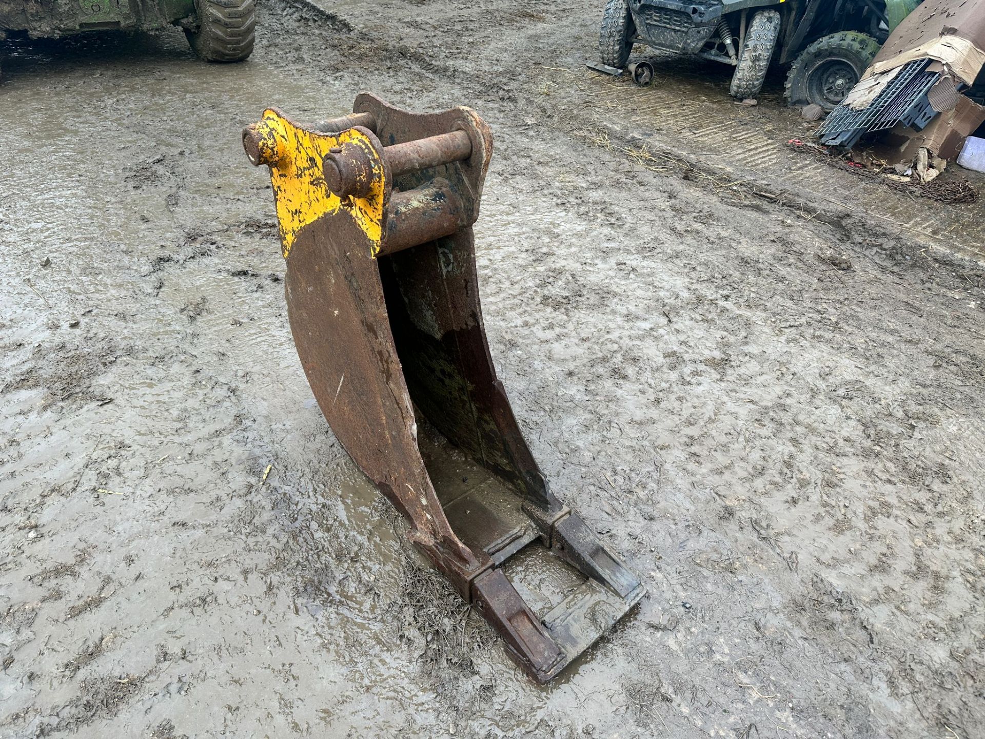 45MM NARROW BUCKET - NO RESERVE *PLUS VAT*