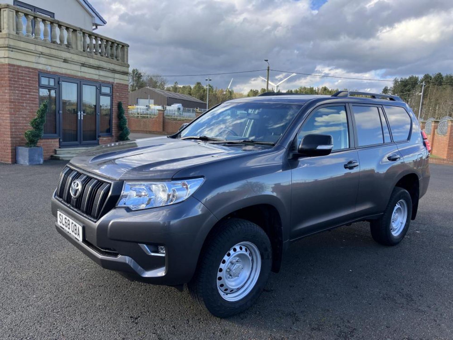 2018 TOYOTA LAND CRUISER UTLITY COMMERCIAL GREY CAR DERIVED VAN *NO VAT* - Image 4 of 17