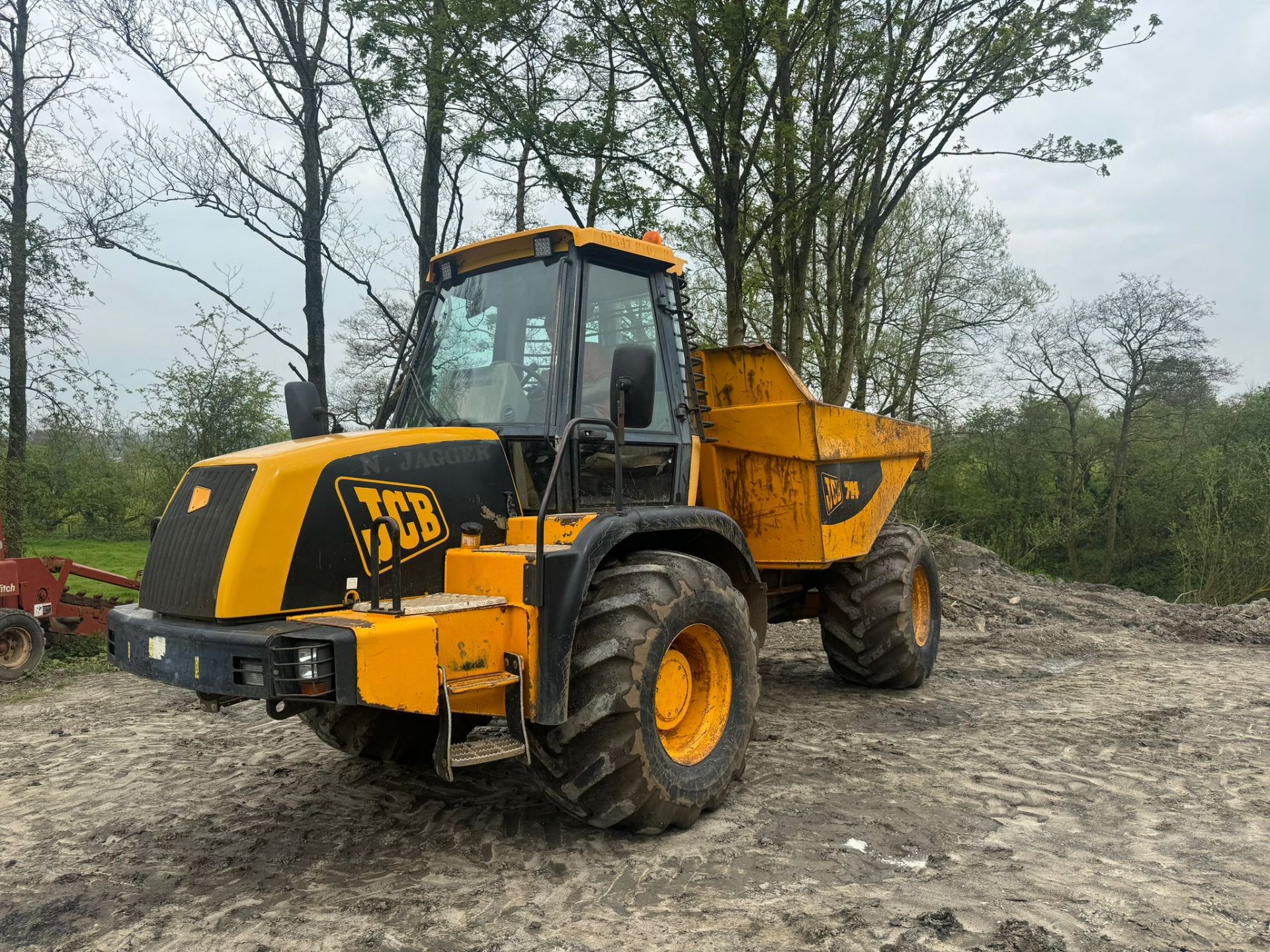 JCB 714 4WD 14 TON ARTICULATED DUMPER *PLUS VAT* - Image 2 of 12