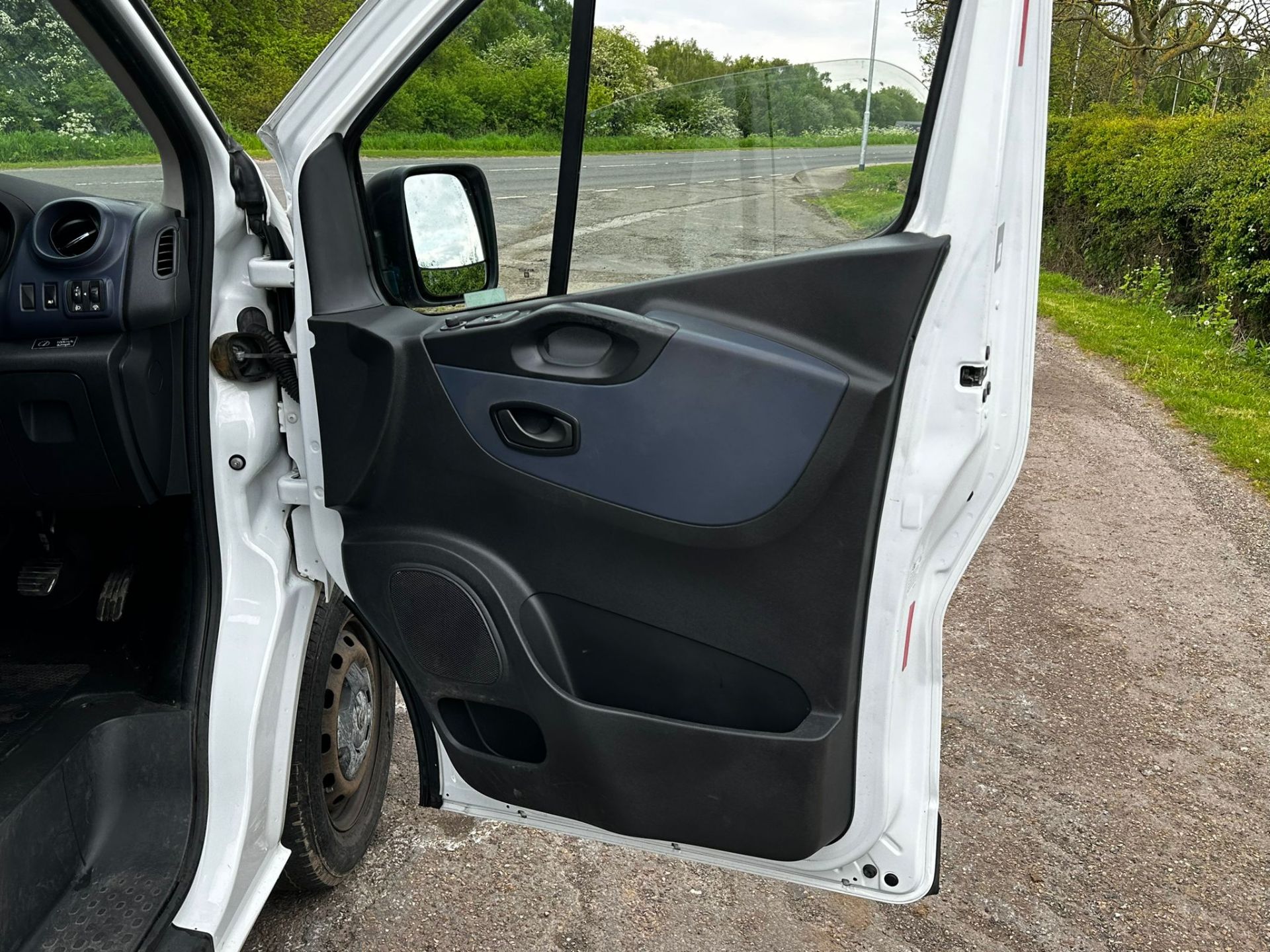 2014 VAUXHALL VIVARO 2900 CDTI ECOFLEX WHITE PANEL VAN *NO VAT* - Image 12 of 20