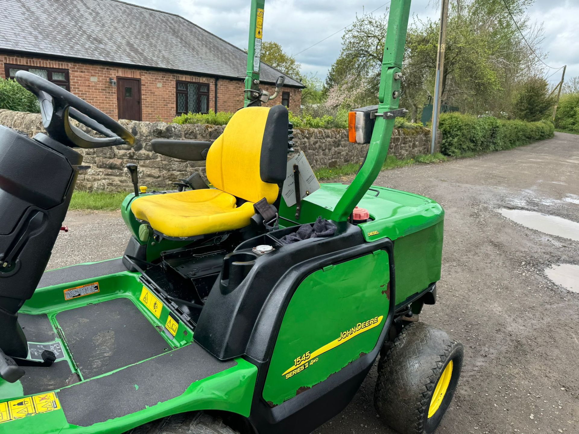2011 JOHN DEERE 1545 4WD OUTFRONT RIDE ON MOWER *PLUS VAT* - Image 9 of 17