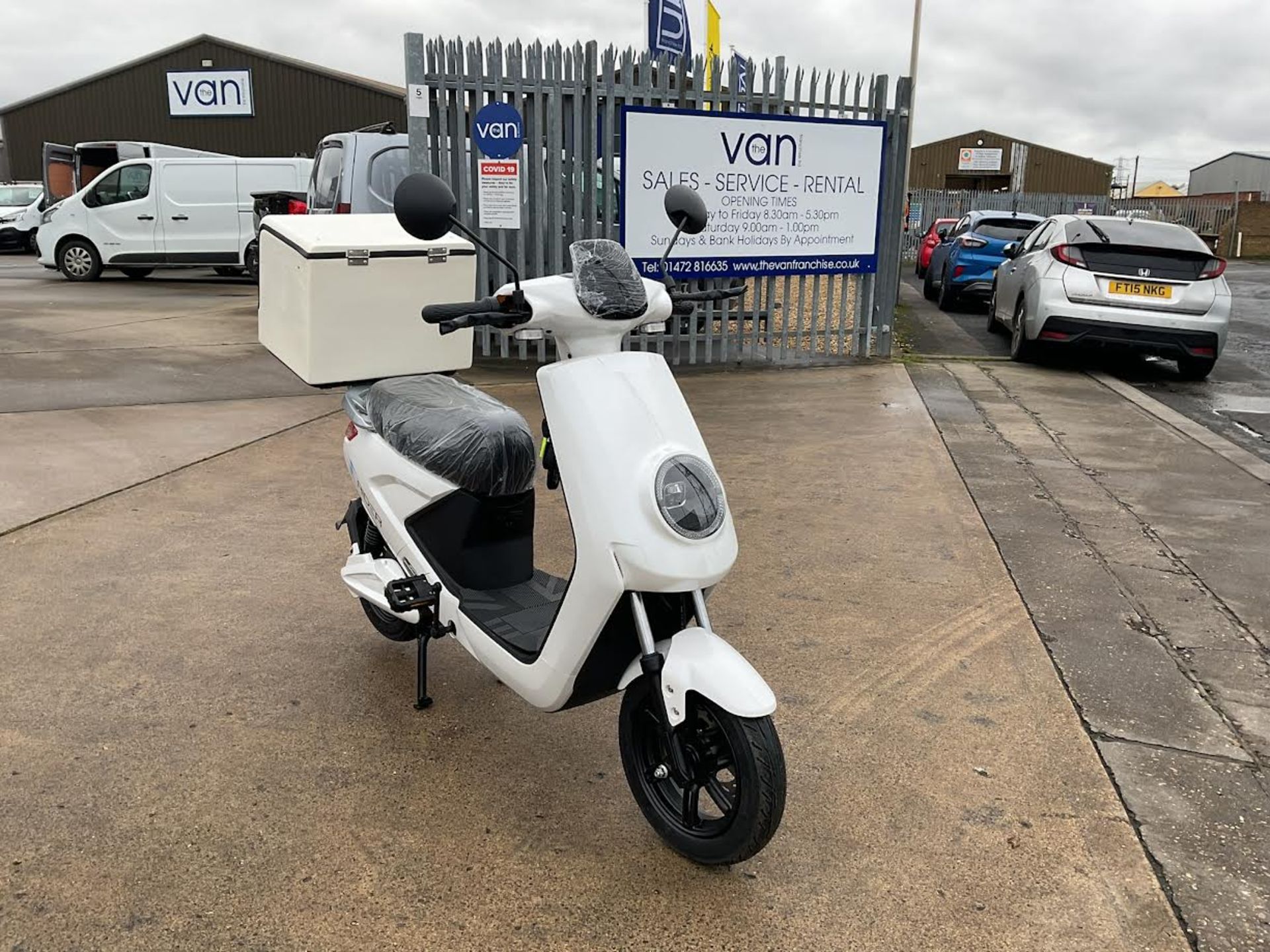 Model 18 Electric Bike / Electric Moped with Insulated Box *PLUS VAT*