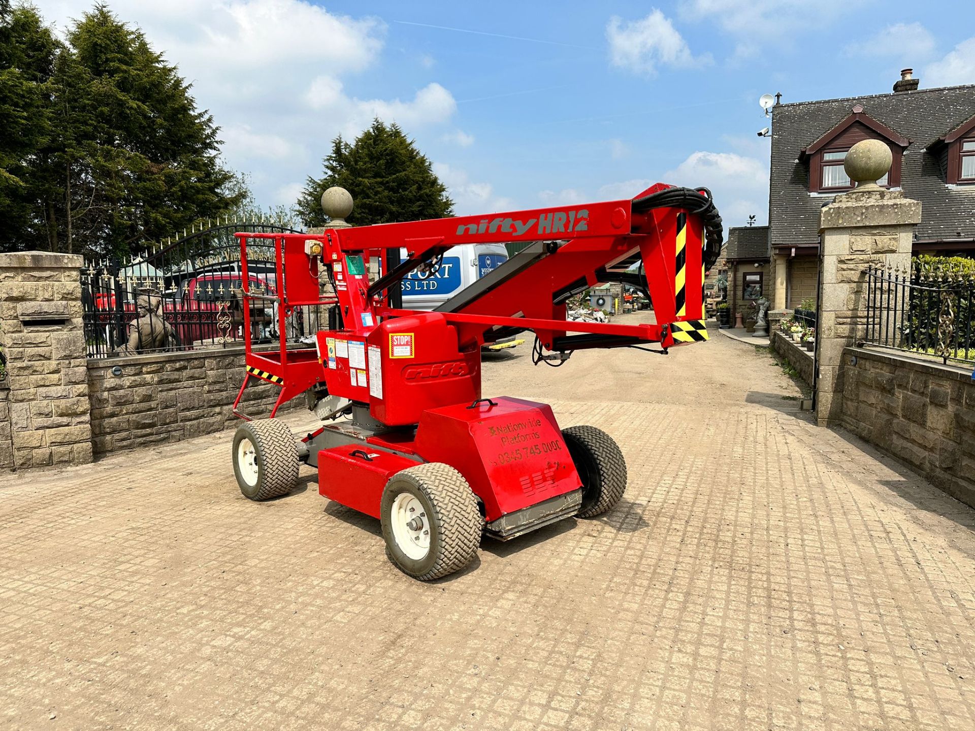 2012 NIFTYLIFT HR12NDE BI-FUEL HEIGHTRIDER 12 BOOM LIFT *PLUS VAT* - Image 4 of 12