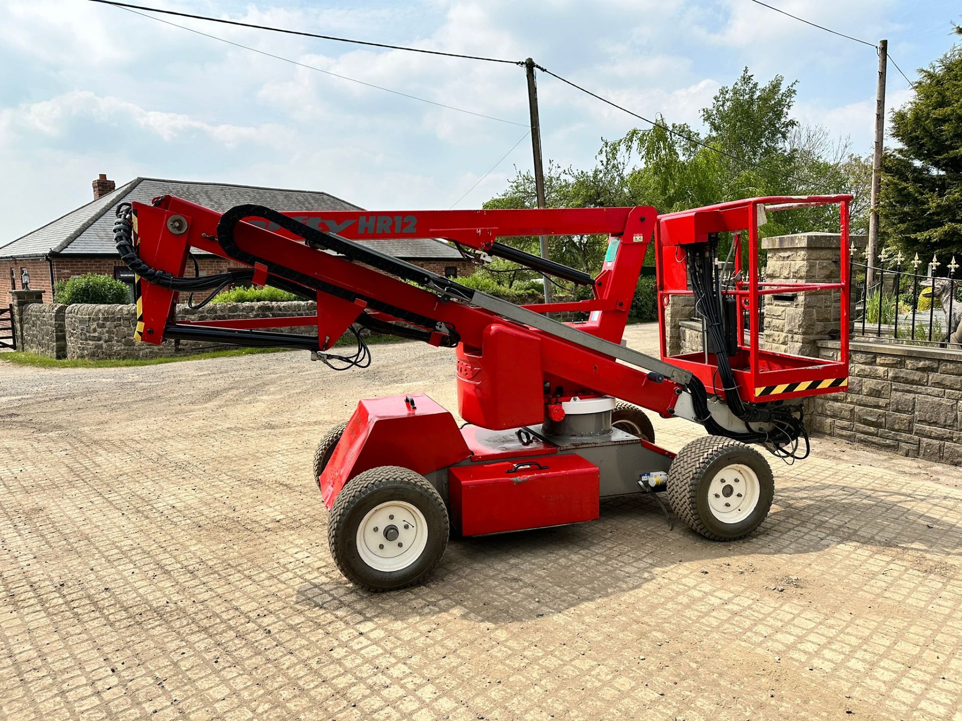 2012 NIFTYLIFT HR12NDE BI-FUEL HEIGHTRIDER 12 BOOM LIFT *PLUS VAT* - Image 5 of 12