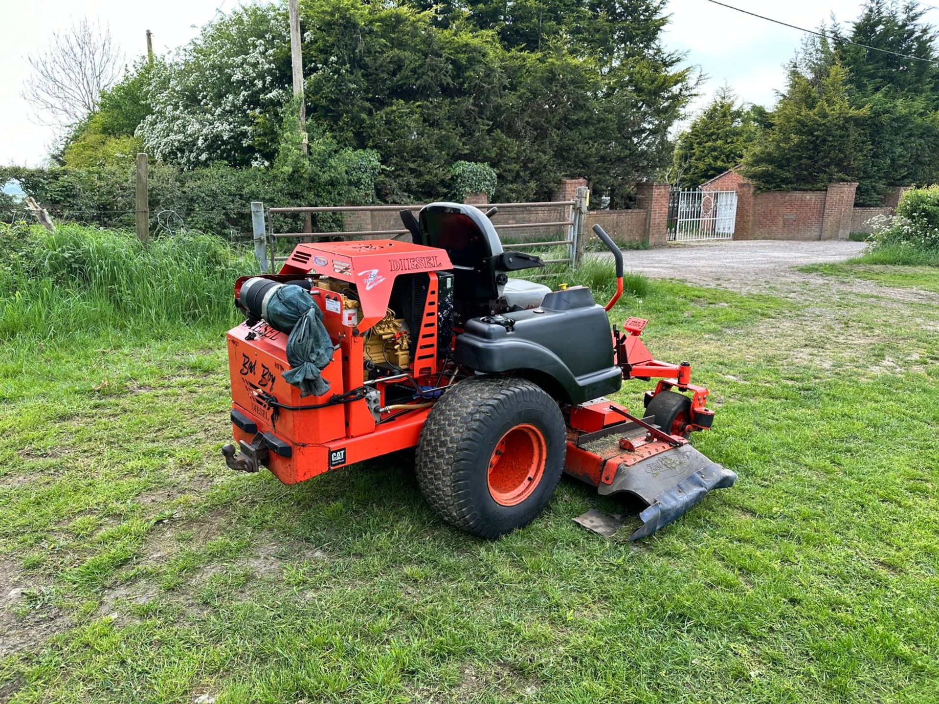 BAD BOY DIESEL 28HP ZERO TURN MOWER *PLUS VAT* - Image 4 of 11