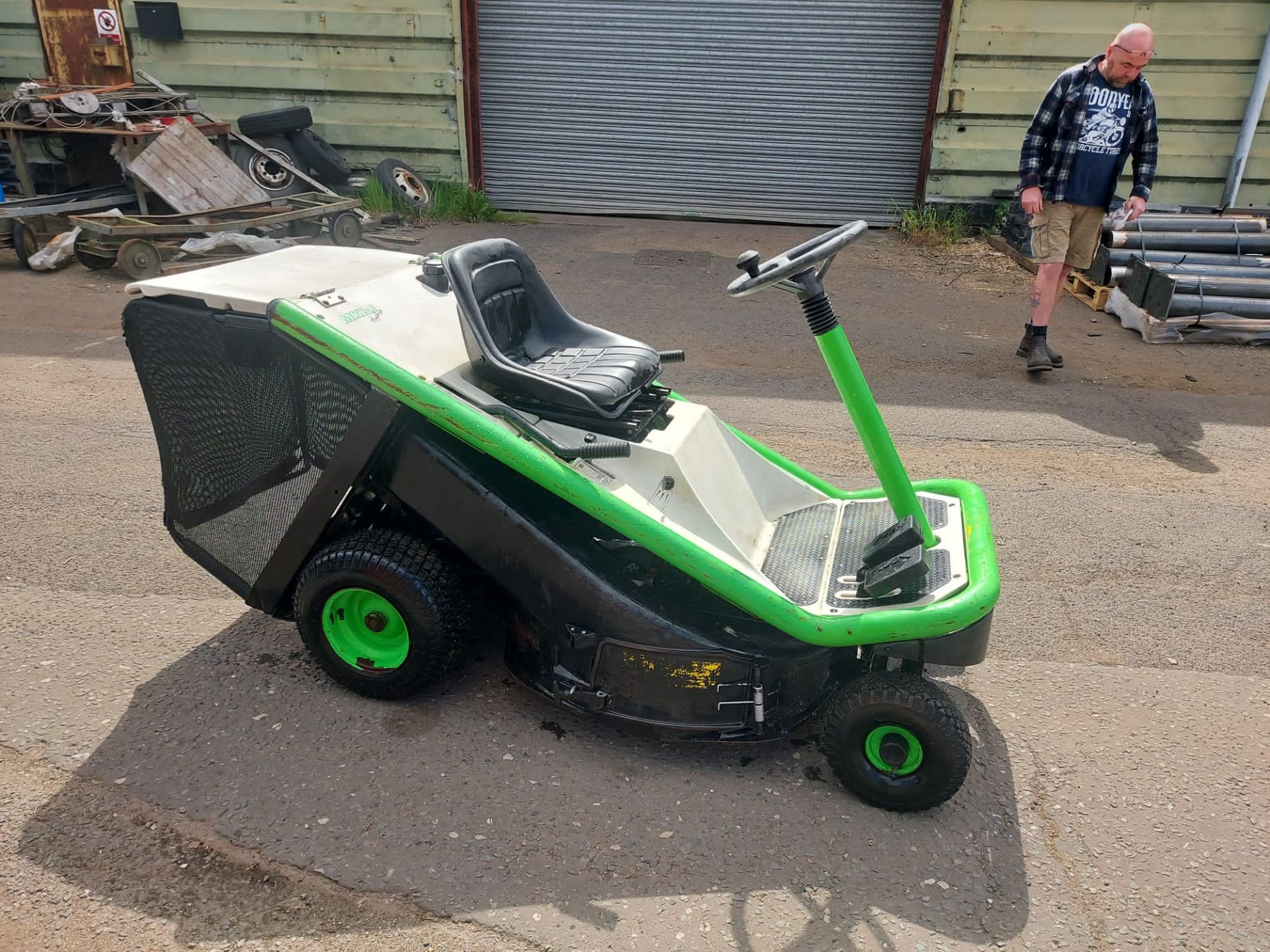 ETESIA PROFESSIONAL HYDRO 80* RIDE ON MOWER *PLUS VAT*