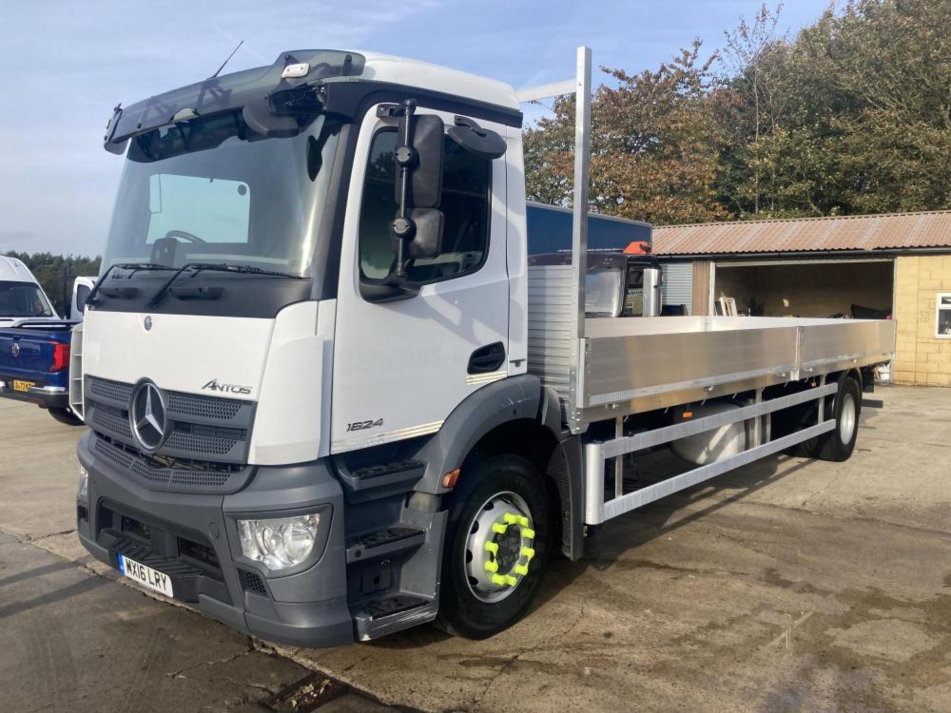 2016 MERCEDES-BENZ ANTOS 1824 NEW BODY WHITE DROP SIDE LCV *PLUS VAT* - Image 3 of 18