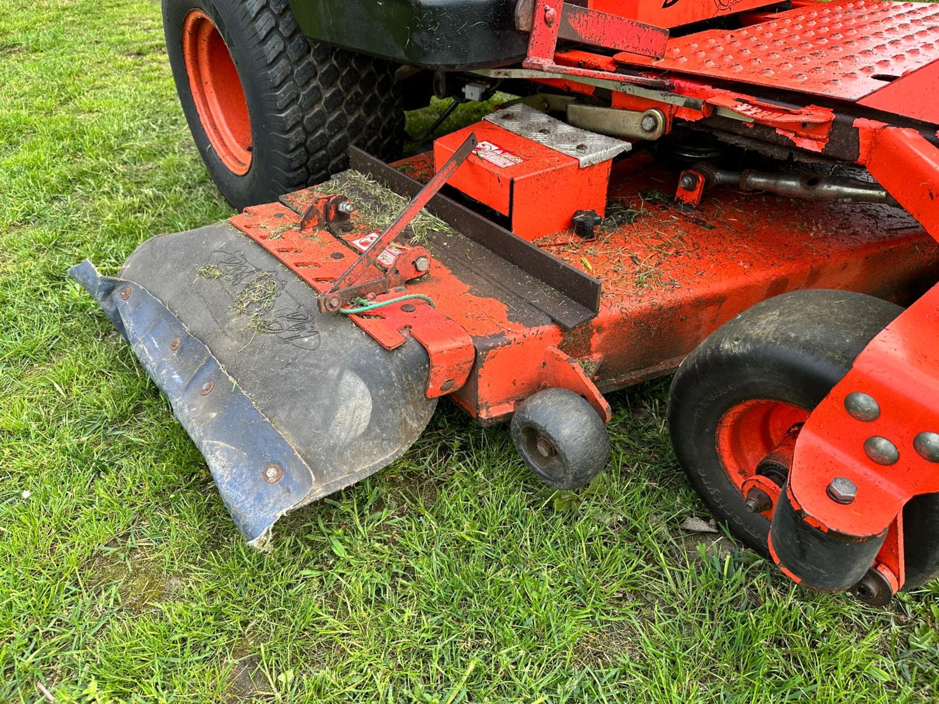 BAD BOY DIESEL 28HP ZERO TURN MOWER *PLUS VAT* - Image 7 of 11