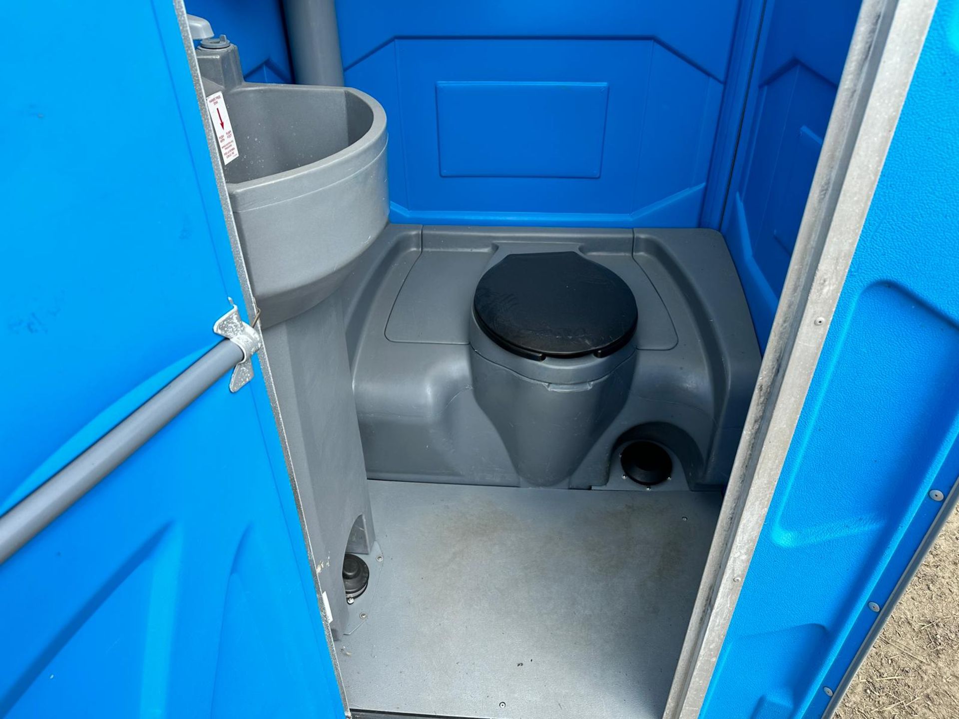 PORTABLE TOILET BLOCK *PLUS VAT* - Image 4 of 6