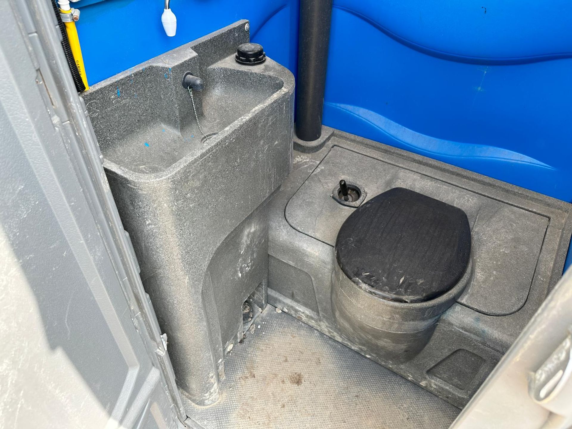 PORTABLE TOILET BLOCK *PLUS VAT* - Bild 5 aus 6