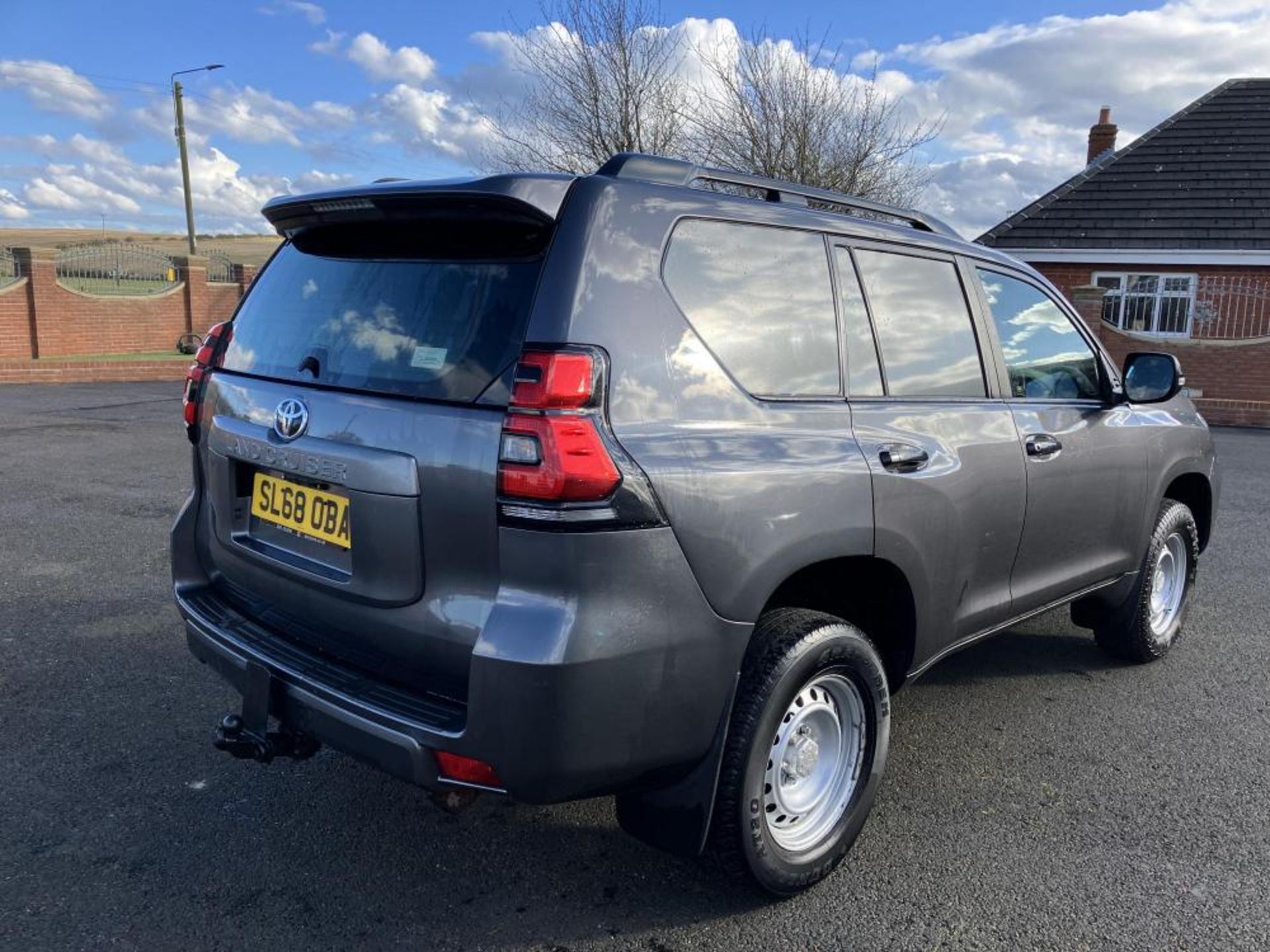 2018 TOYOTA LAND CRUISER UTLITY COMMERCIAL GREY CAR DERIVED VAN *NO VAT* - Image 11 of 17