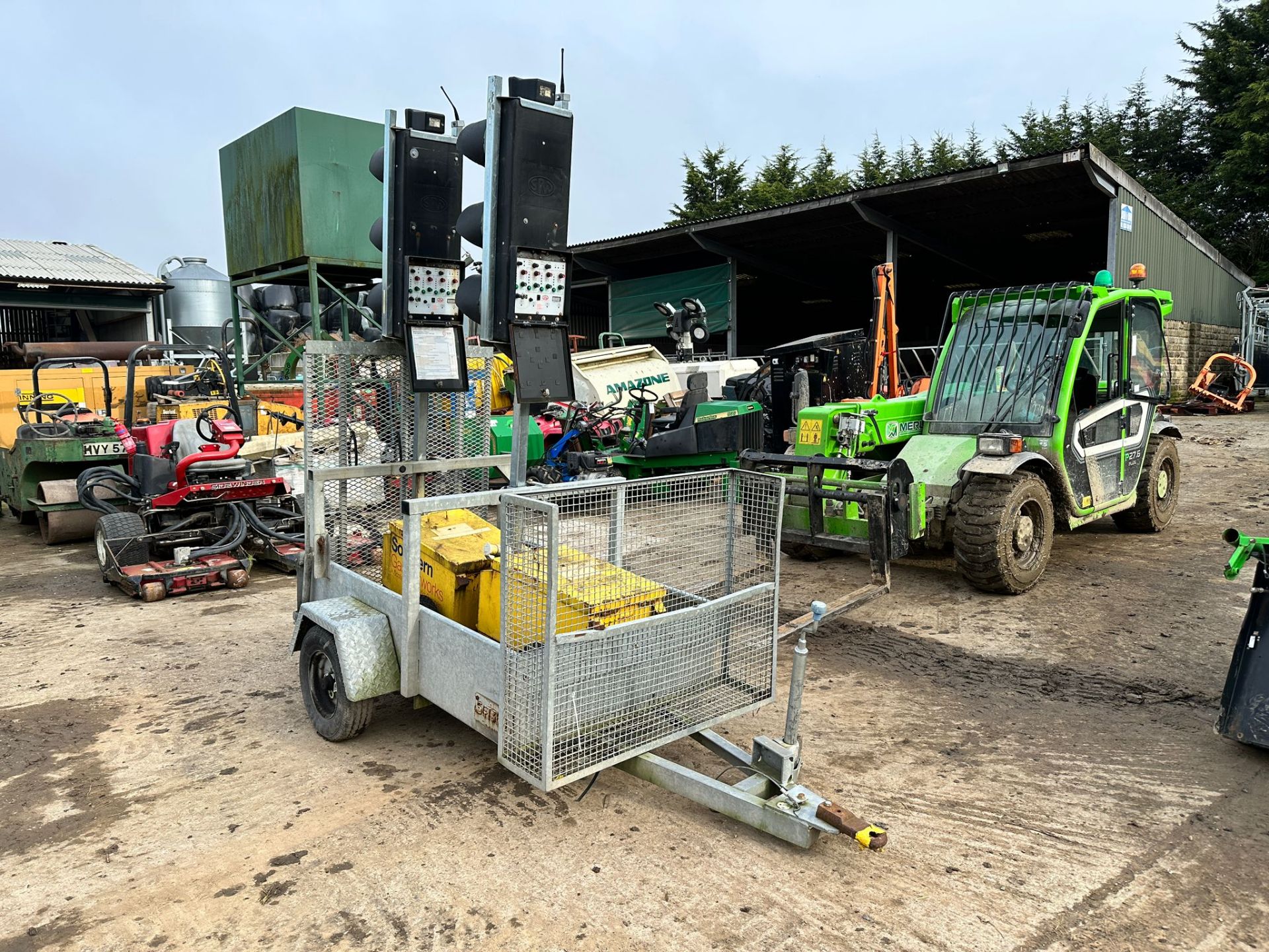 SINGLE AXLE TRAILER WITH SPW TRAFFIC LIGHTS *PLUS VAT* - Image 2 of 13