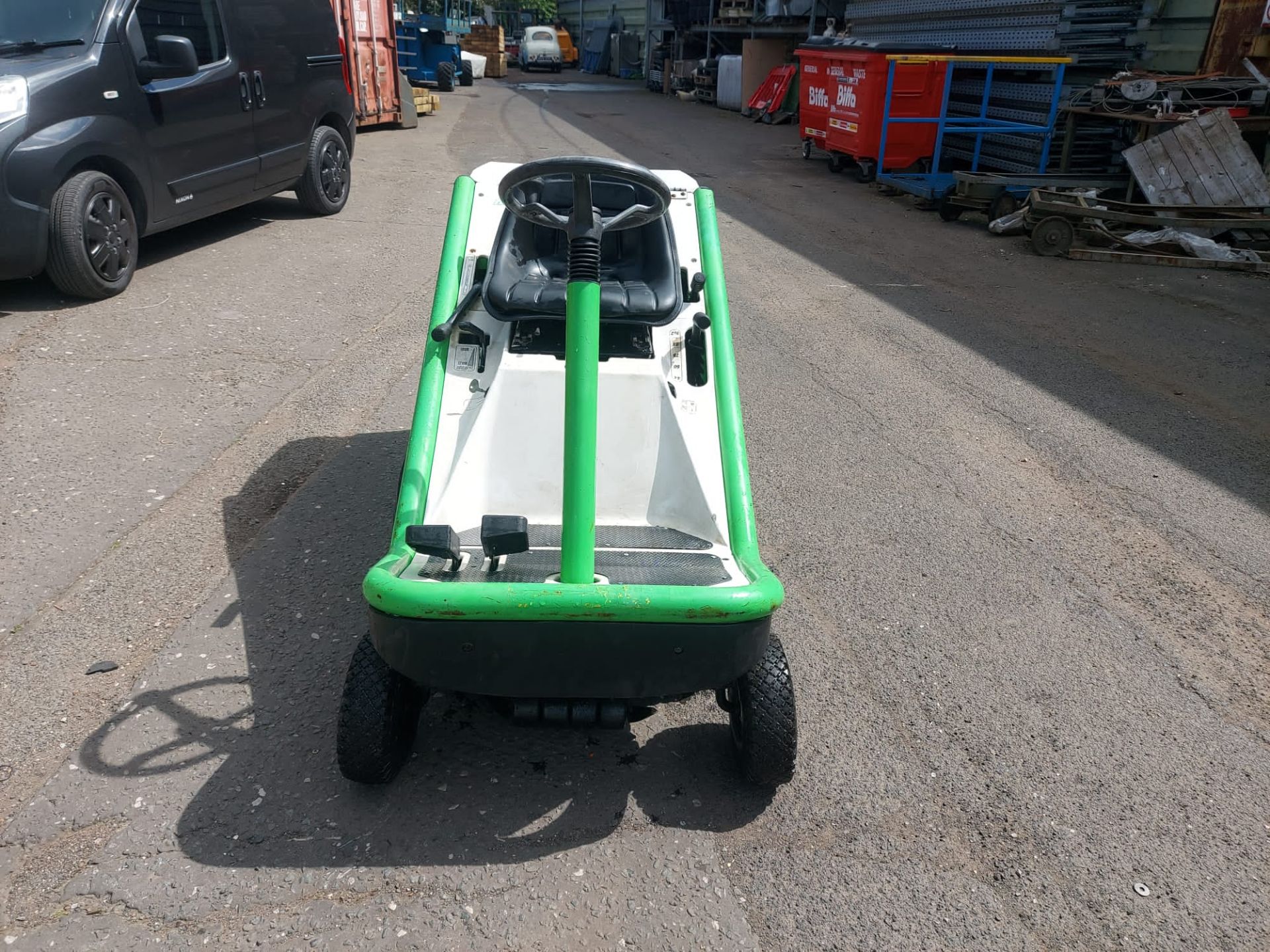 ETESIA PROFESSIONAL HYDRO 80* RIDE ON MOWER *PLUS VAT* - Image 4 of 6