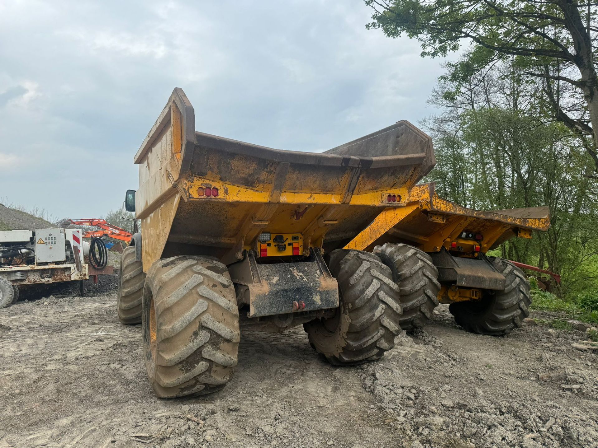 JCB 714 4WD 14 TON ARTICULATED DUMPER *PLUS VAT* - Image 8 of 14