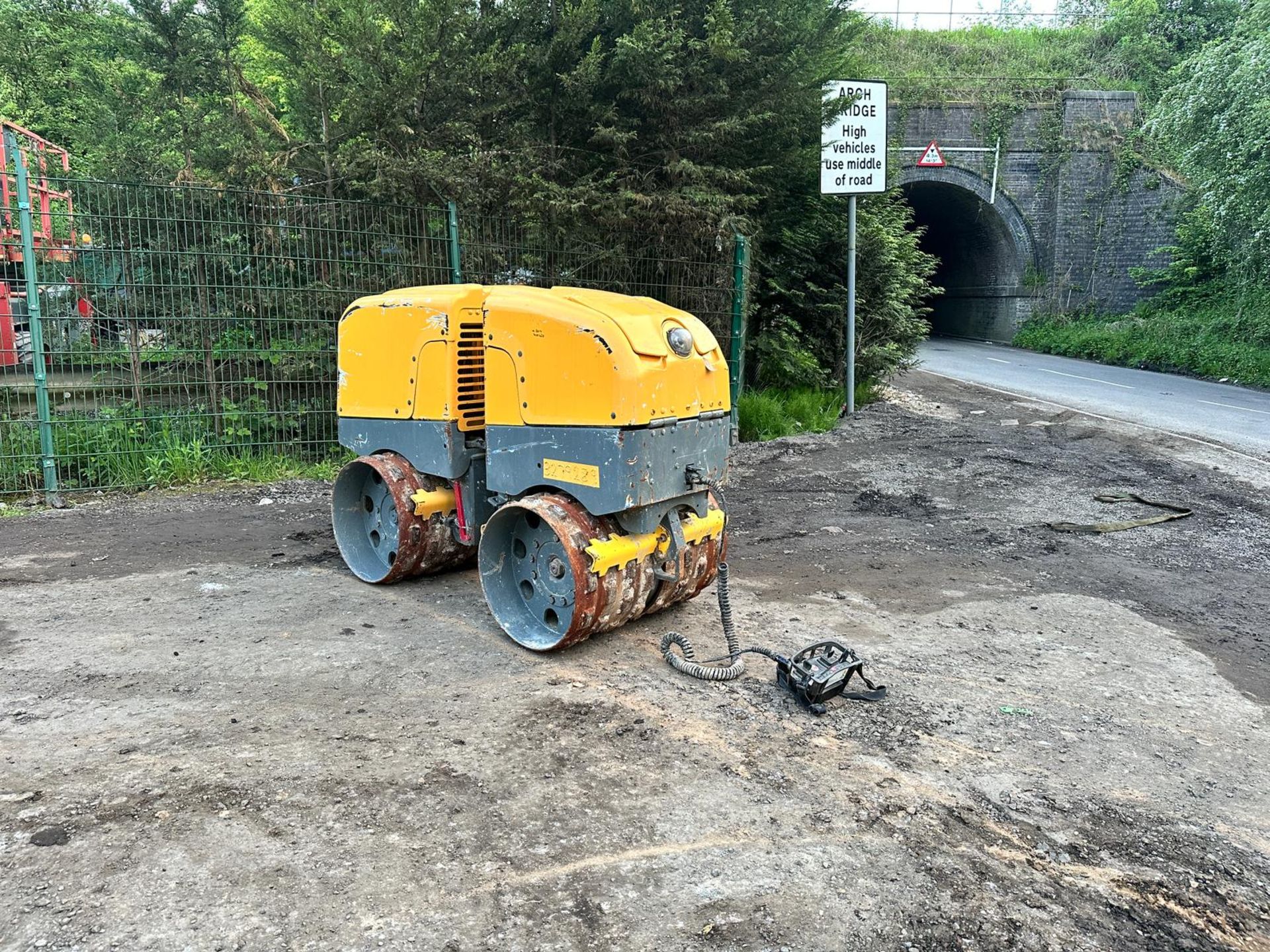 2016 WACKER NEUSON REMOTE CONTROLLED TRENCH ROLLER *PLUS VAT* - Image 3 of 11