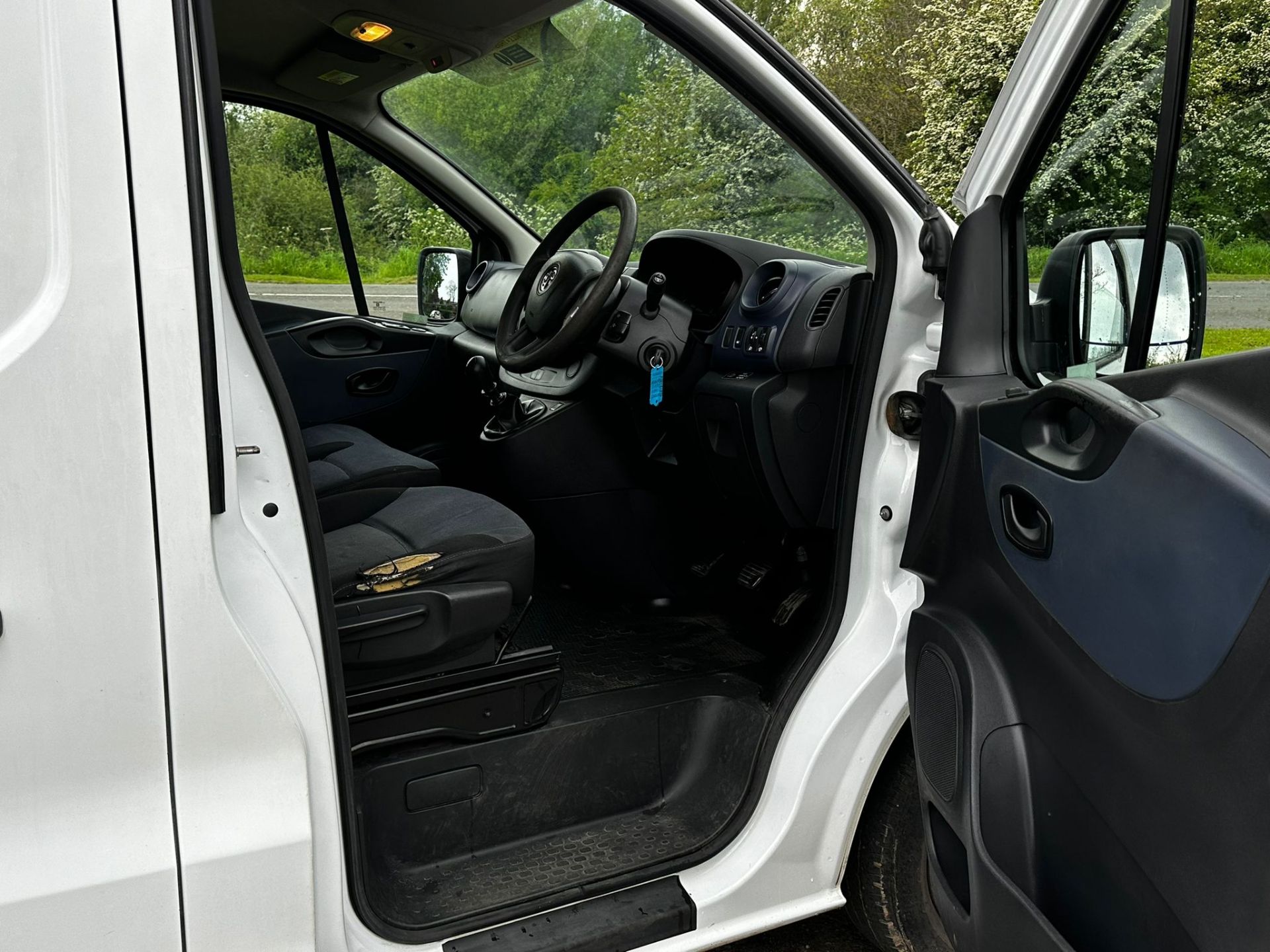 2014 VAUXHALL VIVARO 2900 CDTI ECOFLEX WHITE PANEL VAN *NO VAT* - Image 11 of 20