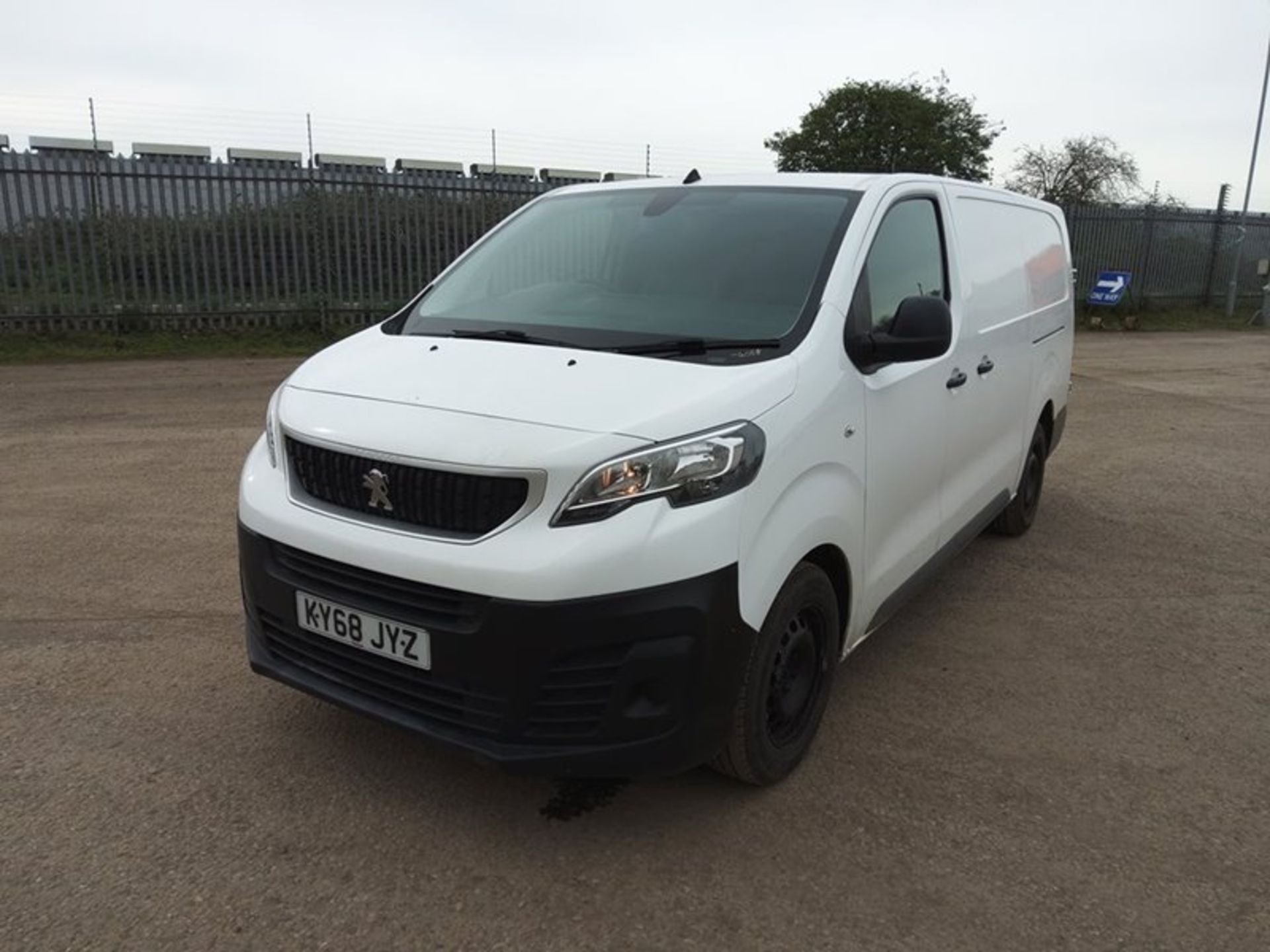 2018 PEUGEOT EXPERT PRO LONG BLUE HDI WHITE PANEL VAN - FINANCE REPOSESSION *PLUS VAT* - Image 3 of 9