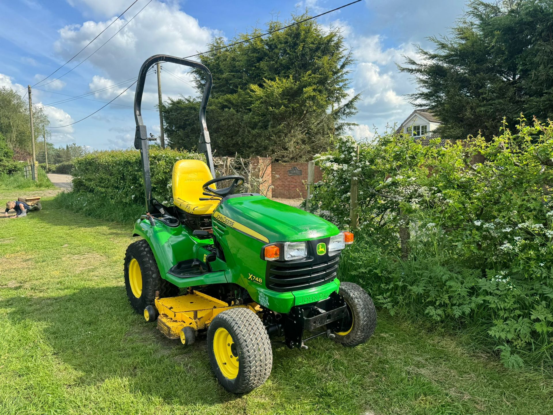 JOHN DEERE X748 RIDE ON LAWN MOWER 4x4 *PLUS VAT* - Bild 3 aus 10