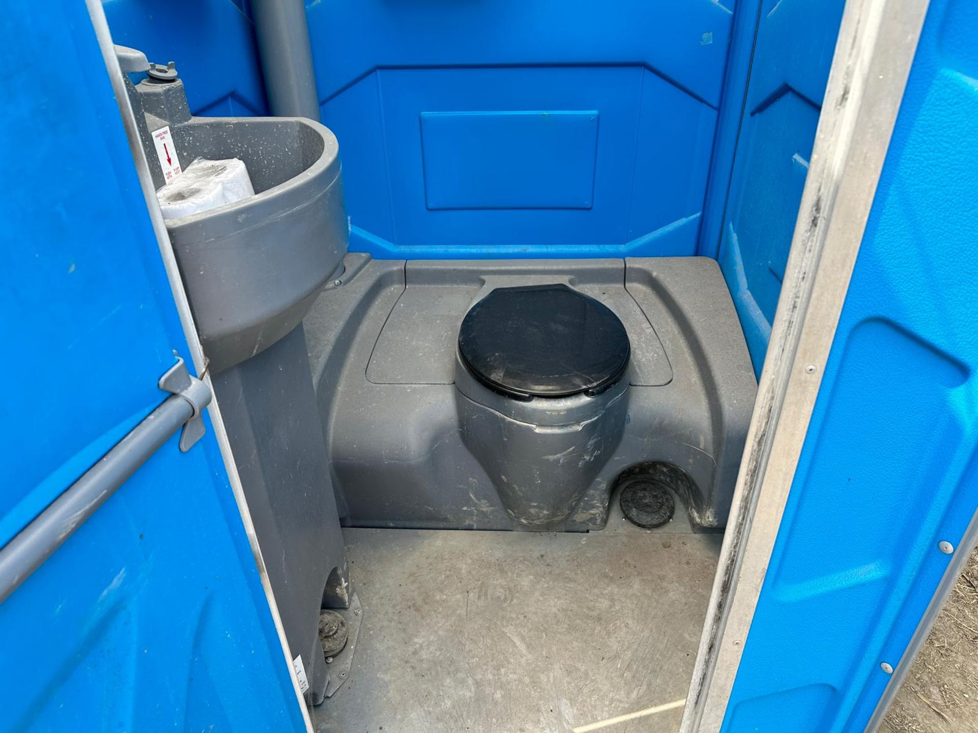 PORTABLE TOILET BLOCK *PLUS VAT* - Image 4 of 6