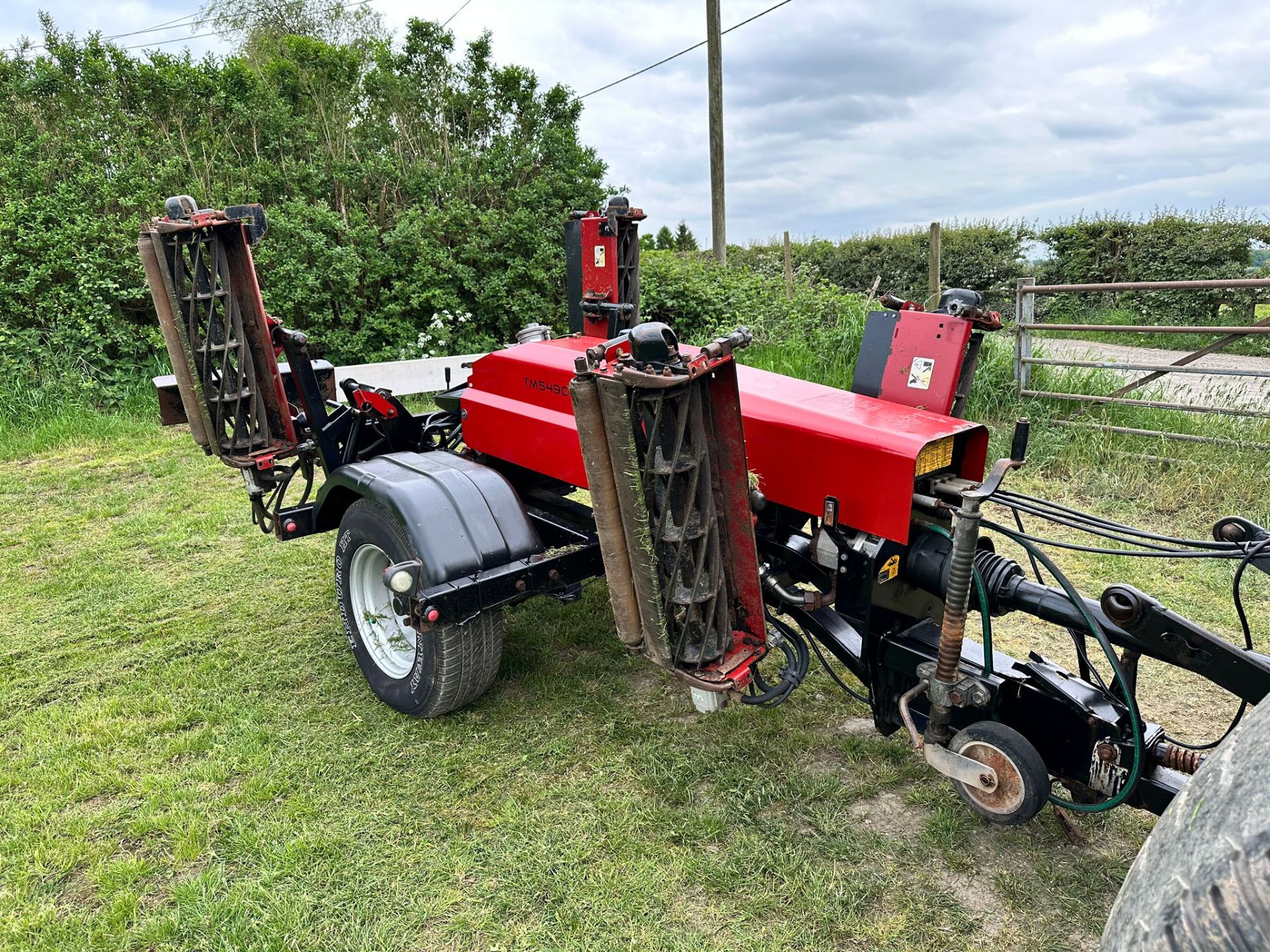 JOHN DEERE 5300 56HP 4WD TRACTOR WITH 2011 TORO TM5490 5 GANG TOWBEHIND CYLINDER MOWER *PLUS VAT* - Image 18 of 26