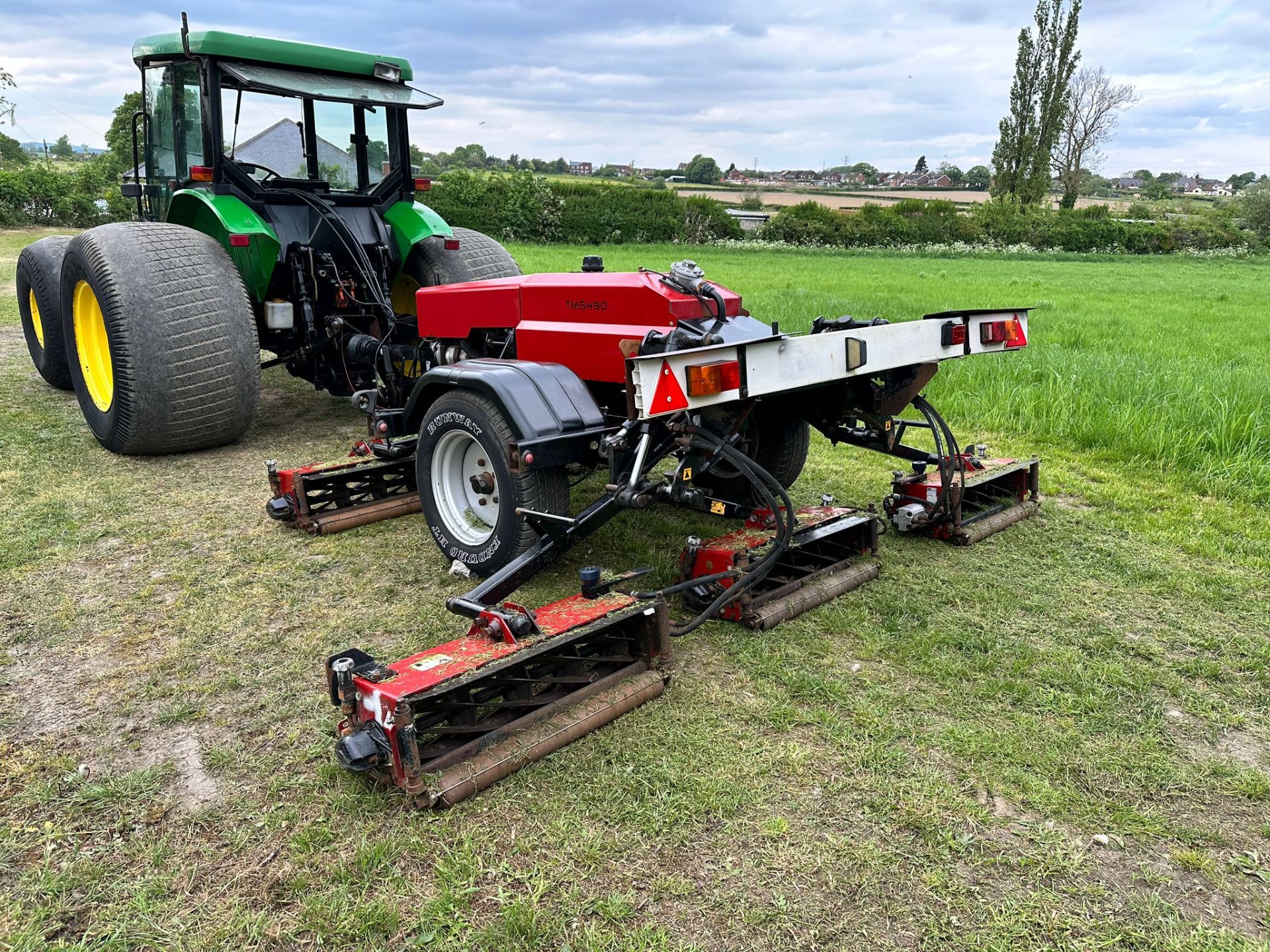 JOHN DEERE 5300 56HP 4WD TRACTOR WITH 2011 TORO TM5490 5 GANG TOWBEHIND CYLINDER MOWER *PLUS VAT* - Image 13 of 26