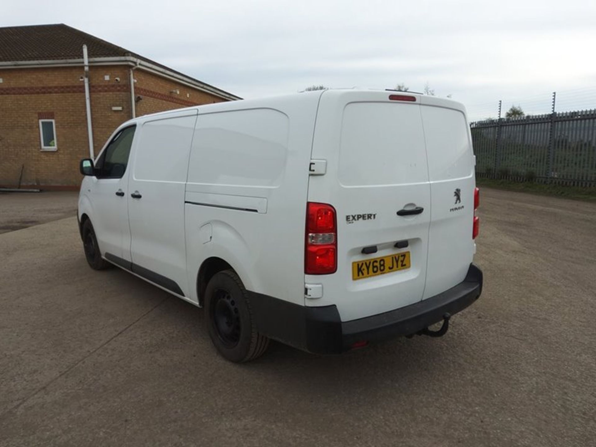 2018 PEUGEOT EXPERT PRO LONG BLUE HDI WHITE PANEL VAN - FINANCE REPOSESSION *PLUS VAT* - Image 4 of 9