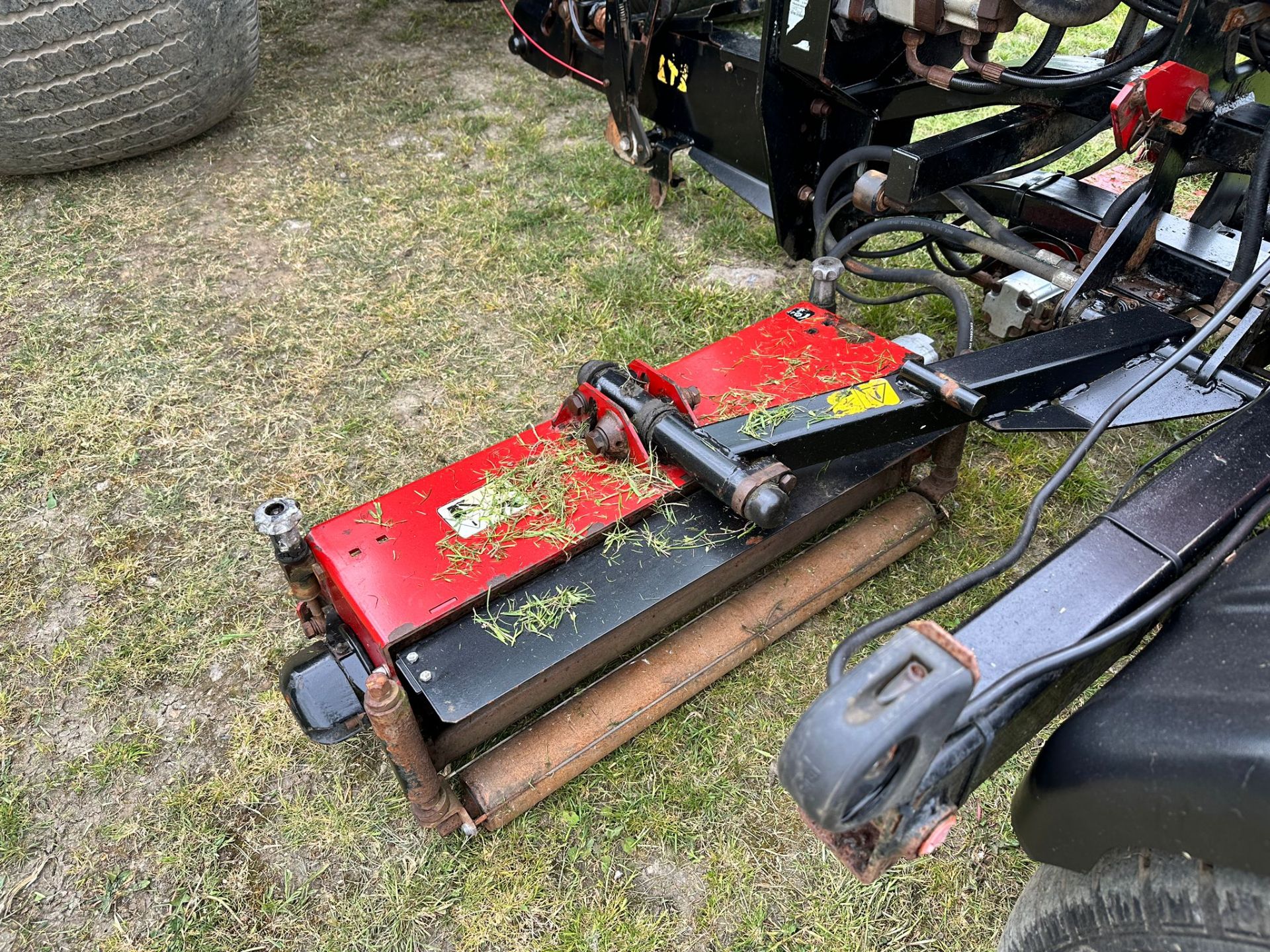 JOHN DEERE 5300 56HP 4WD TRACTOR WITH 2011 TORO TM5490 5 GANG TOWBEHIND CYLINDER MOWER *PLUS VAT* - Image 23 of 26