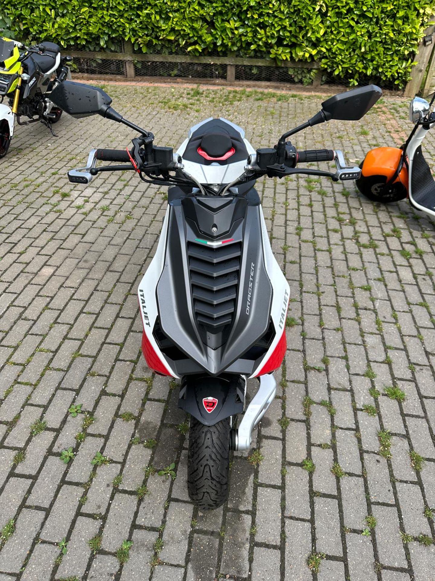 2022 JUST 17 MILES ! ITALJET DRAGSTER 200 E5 RED AND WHITE URBAN SUPER BIKE SCOOTER *NO VAT* - Image 3 of 9