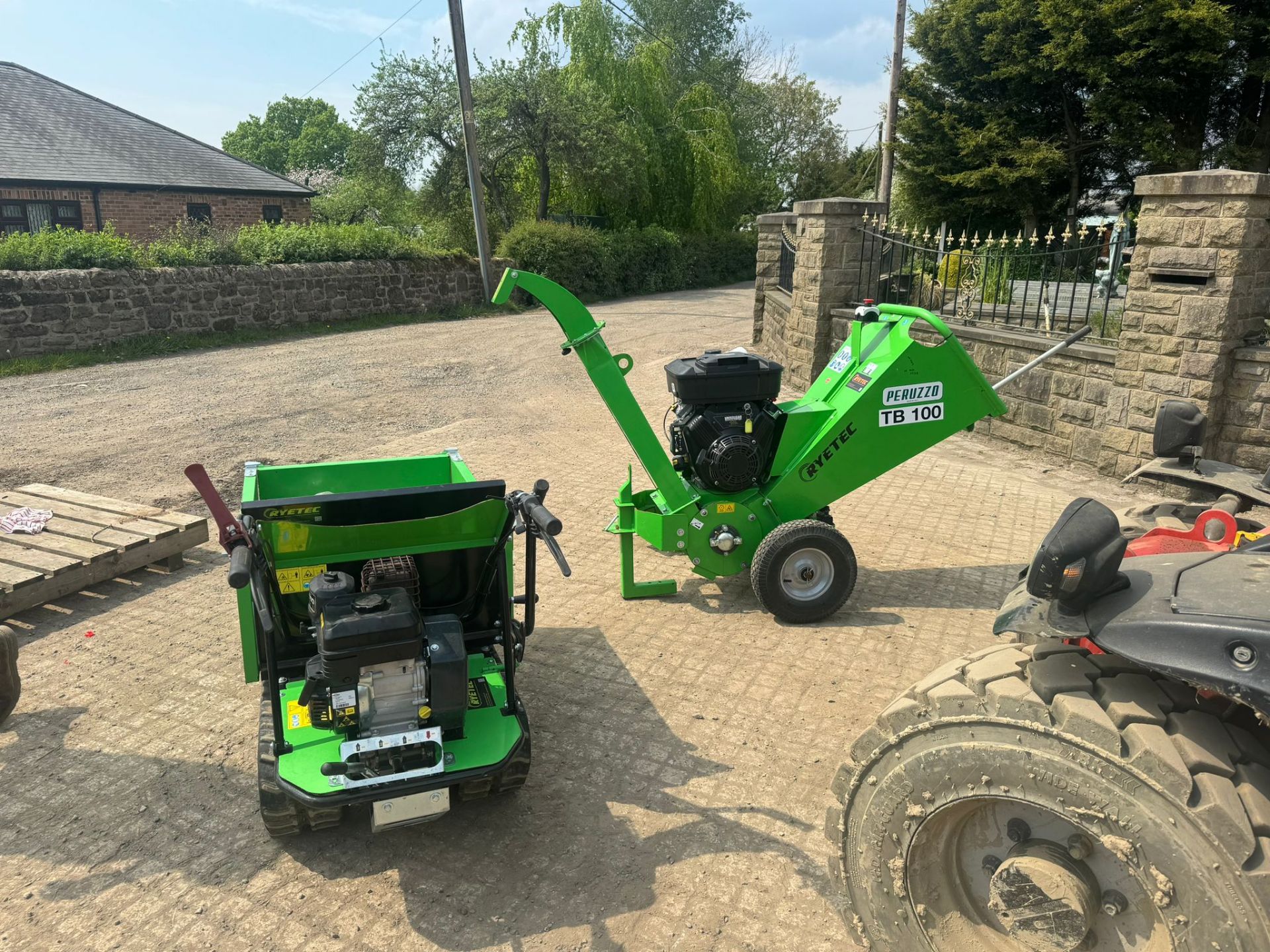 UNUSED RYETEC TB100 DUMPER AND TRACKED WOODCHIPPER *PLUS VAT* - Image 9 of 13