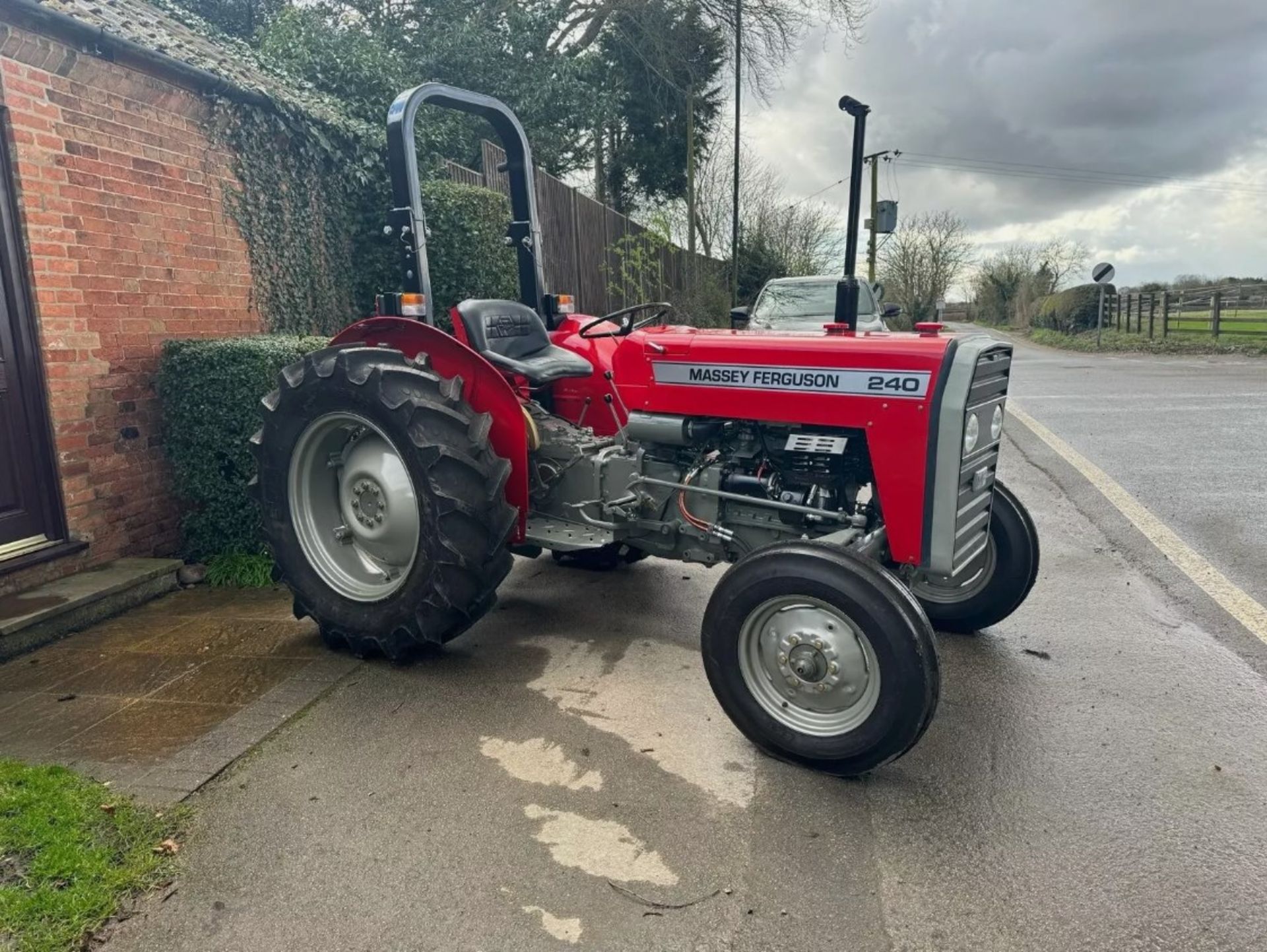 MASSEY FERGUSON 240 TRACTOR, YEAR 1981, THIS TRACTOR HAS HAD A FULL NUT & BOLT REBUILD *NO VAT* - Image 11 of 13