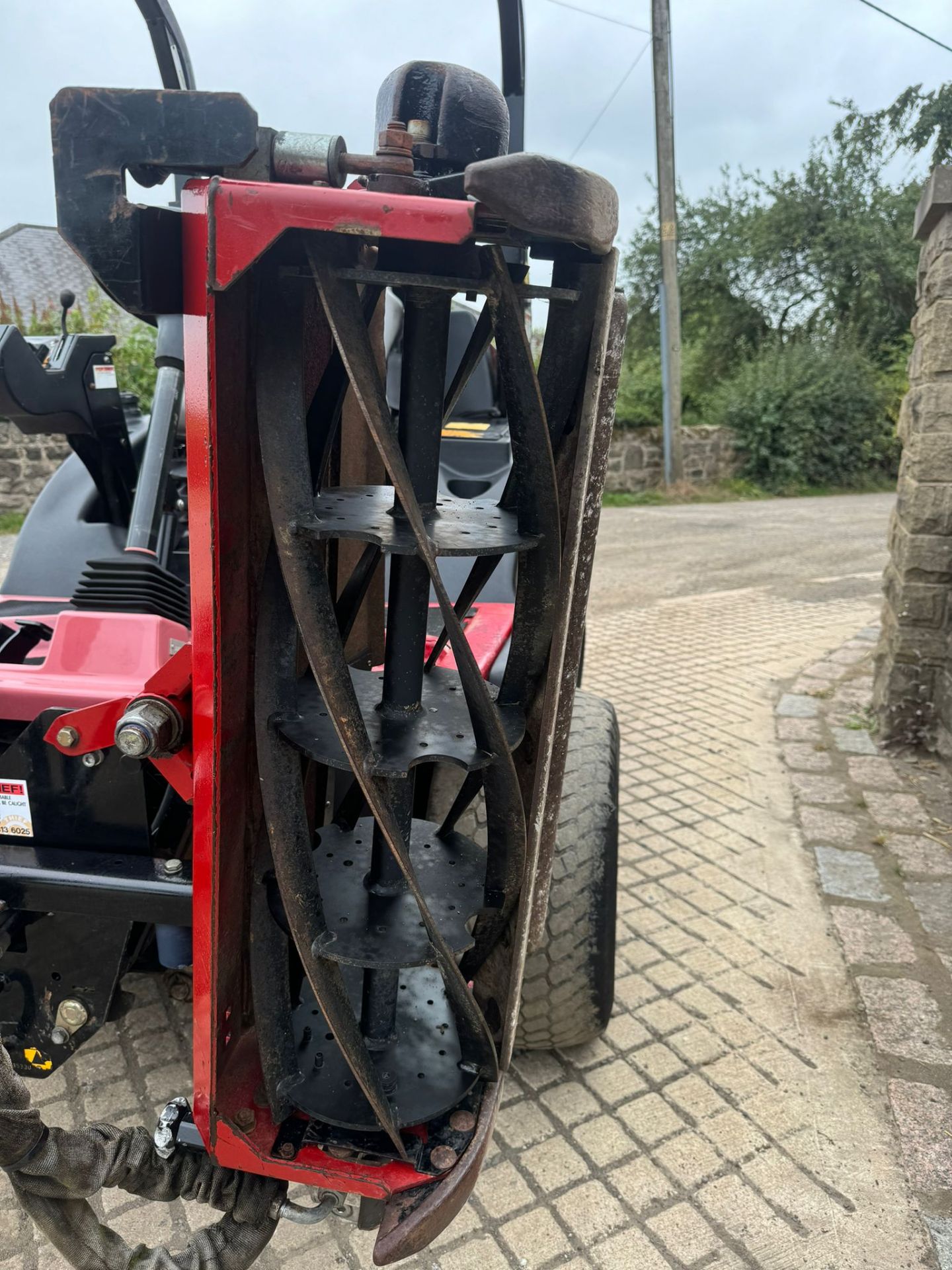 2012 TORO LT3340 4WD 3 GANG RIDE ON CYLINDER MOWER *PLUS VAT* - Image 11 of 14