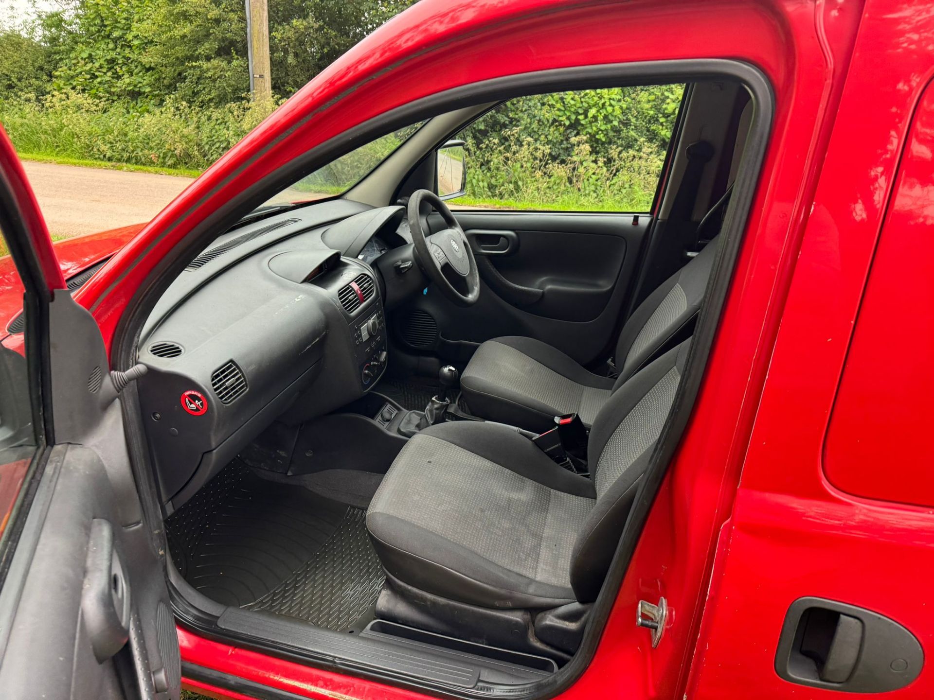 2010/10 REG VAUXHALL COMBO 1700 CDTI 1.25 DIESEL MANUAL RED PANEL VAN, SHOWING 1 FORMER KEEPER - Image 3 of 12