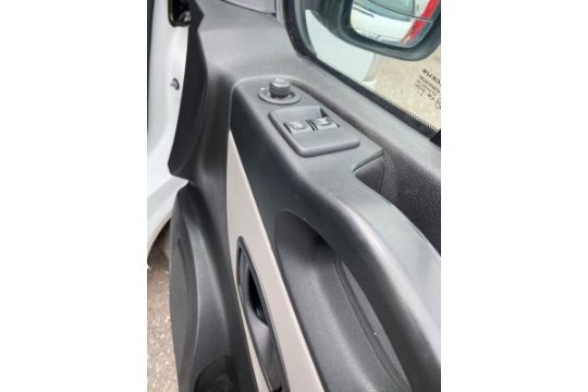 2019 RENAULT TRAFIC LL29 BUSINESS DCI WHIET PANEL VAN *NO VAT* - Image 14 of 17