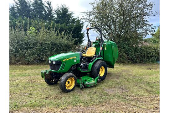 2013 JOHN DEERE 2720 27HP TRACTOR WITH 62Ó MID MOUNTED DECK AND REAR HIGH TIP COLLECTOR *PLUS VAT* - Image 2 of 17