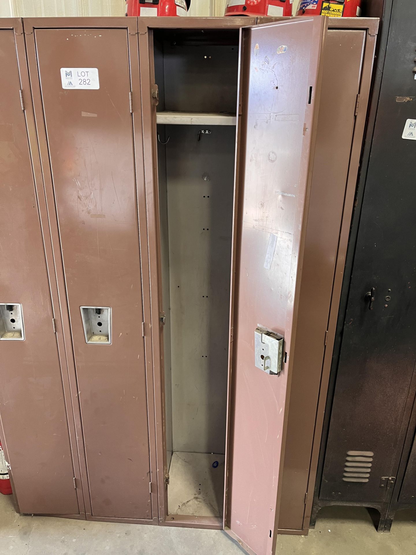 Lockers w/ contents - Image 4 of 6