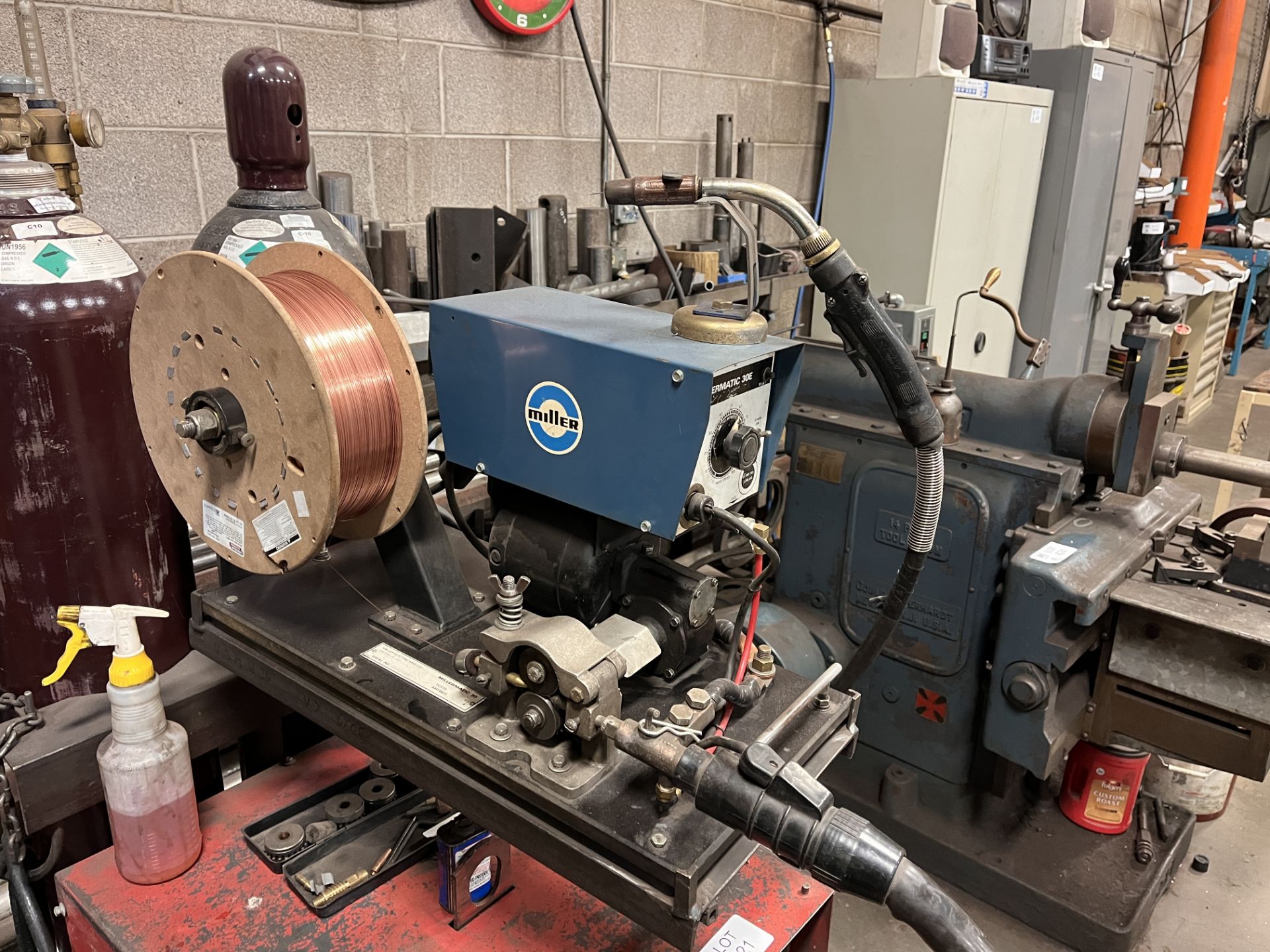 Lincoln Arc Welder with Miller Wire Feed, Cart & Bottles - Image 8 of 9