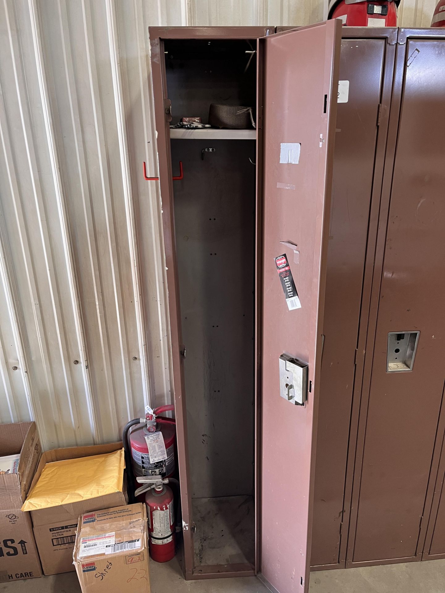 Lockers w/ contents - Image 2 of 6