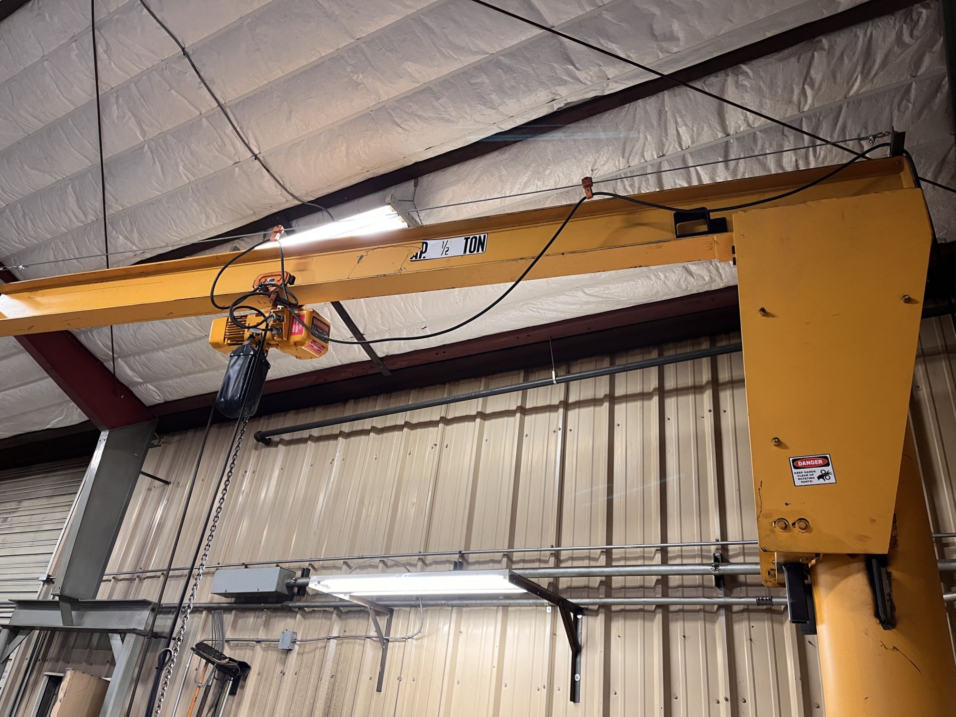 Gibs Crane with Electric Hoist - Image 4 of 7