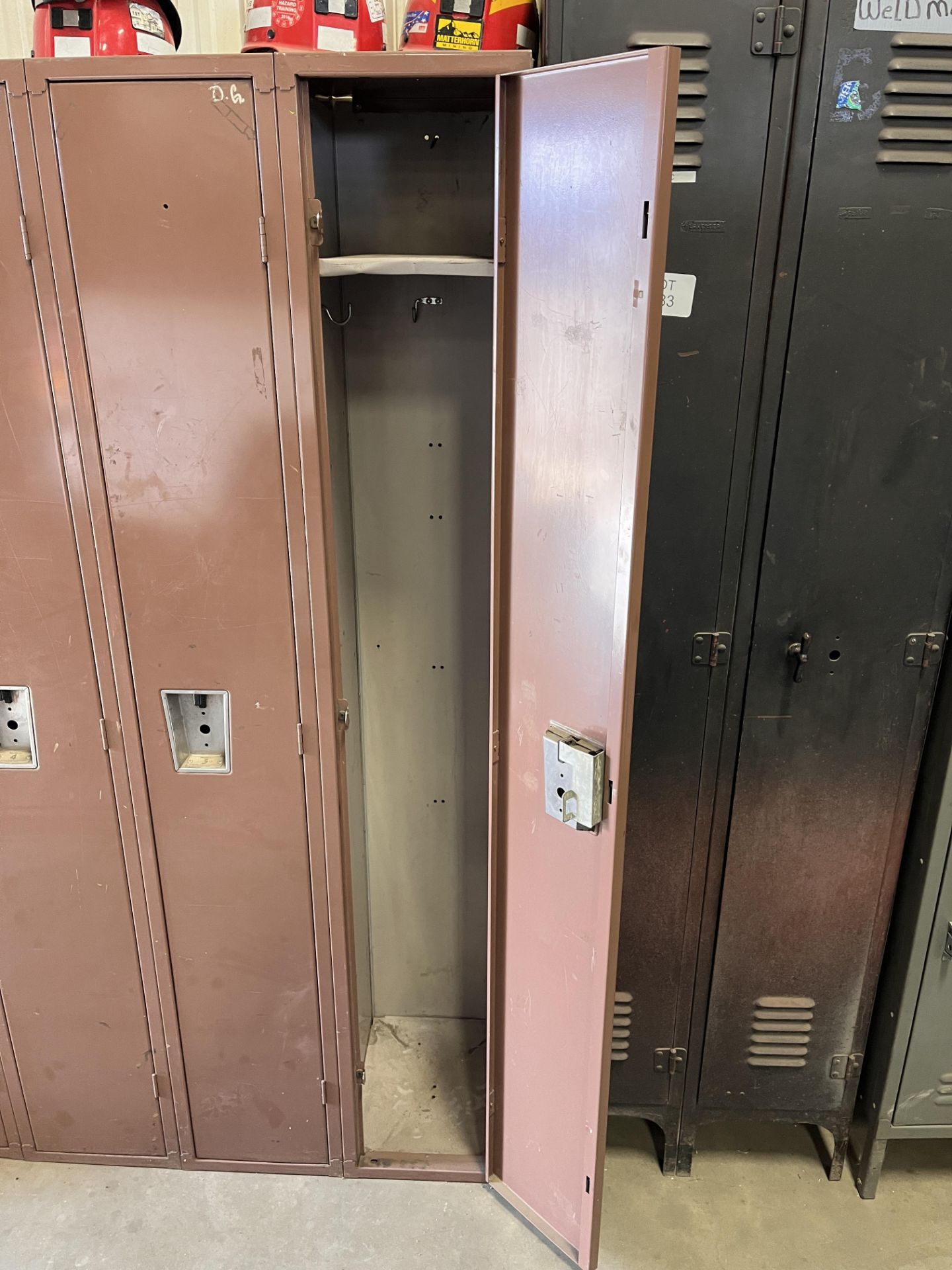 Lockers w/ contents - Image 5 of 6