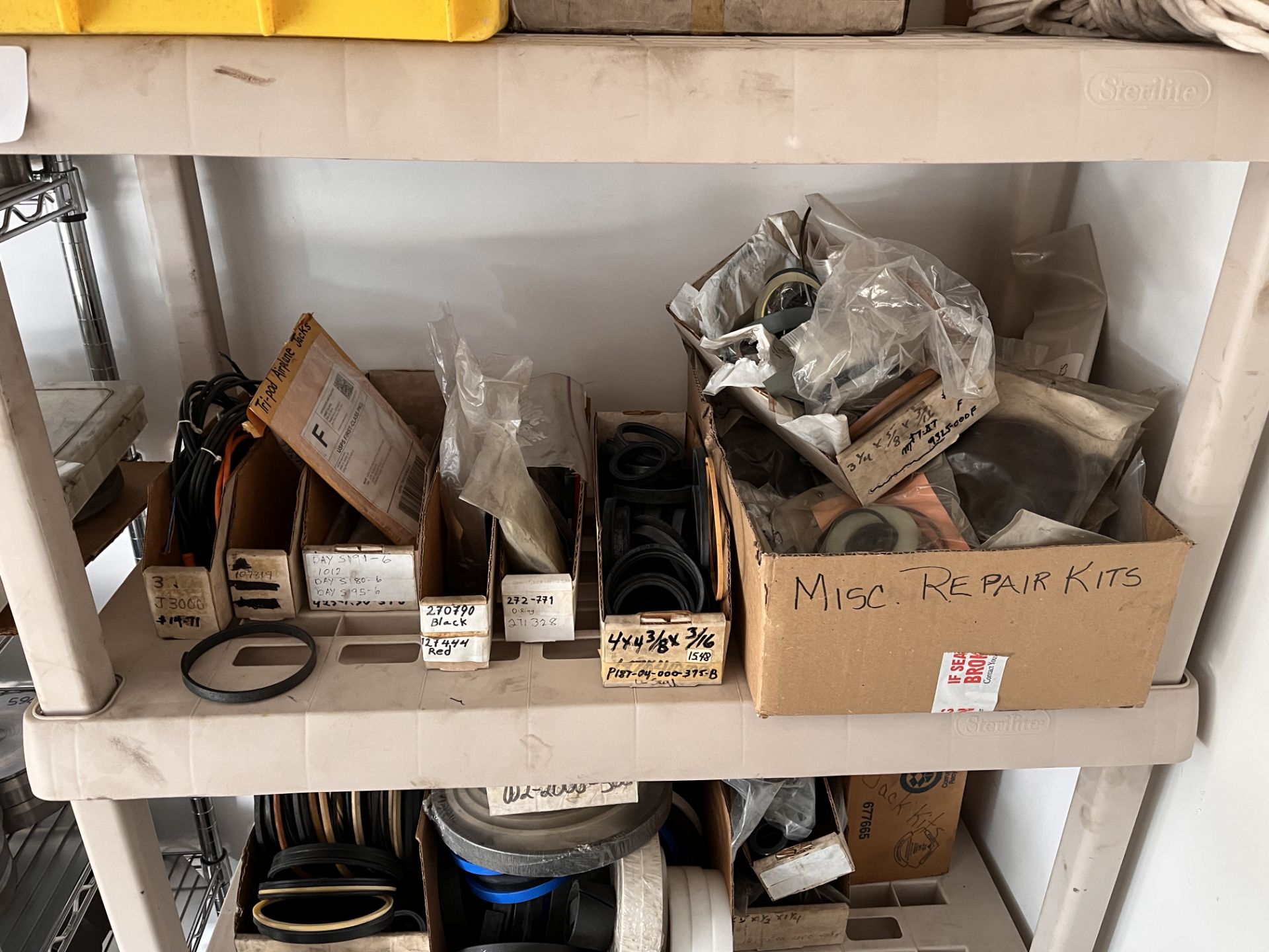 Bakers Rack with O Rings & metal parts - Image 3 of 6