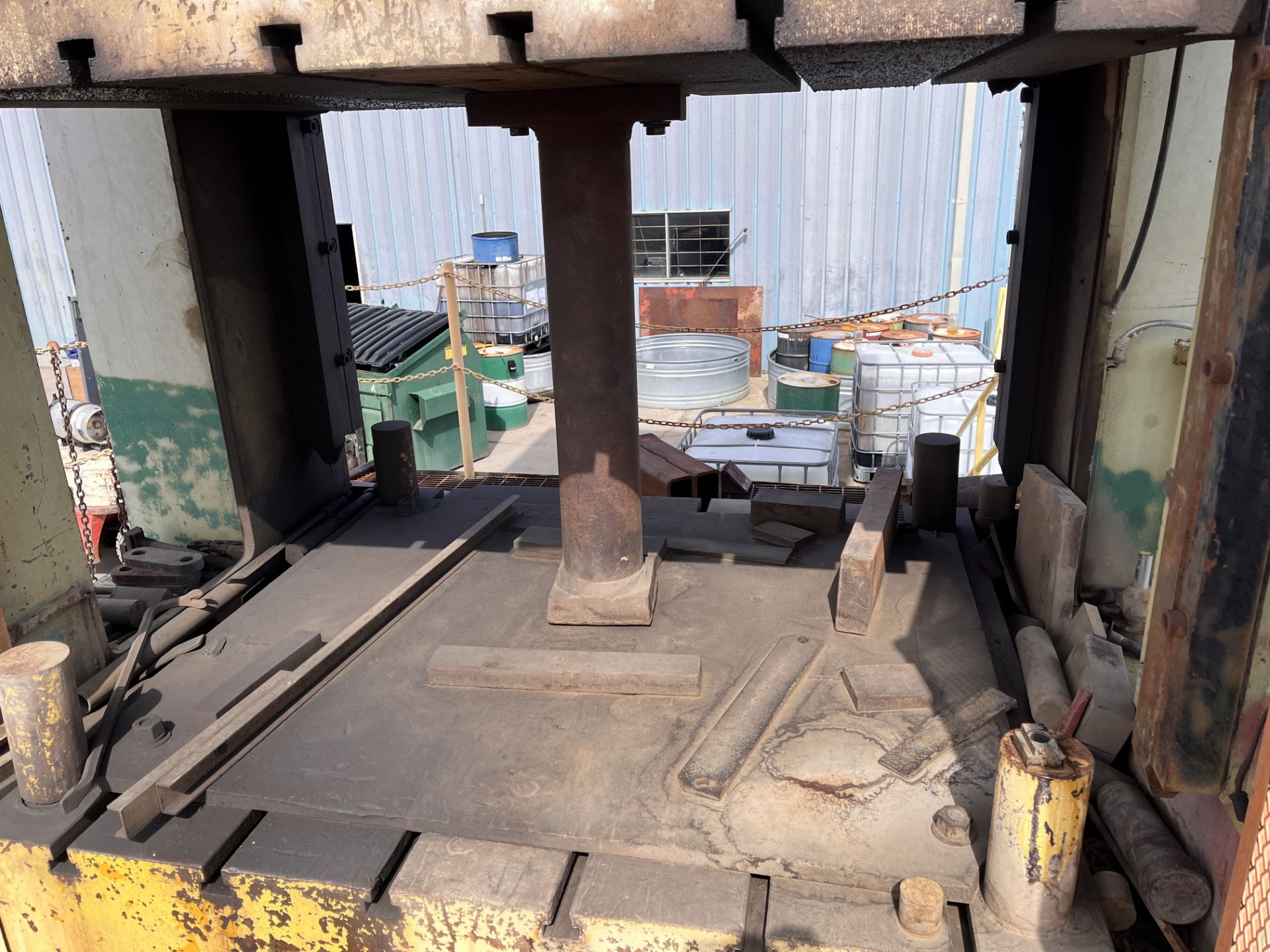 CHUN MU 300 Ton Press with Tooling - Image 15 of 23