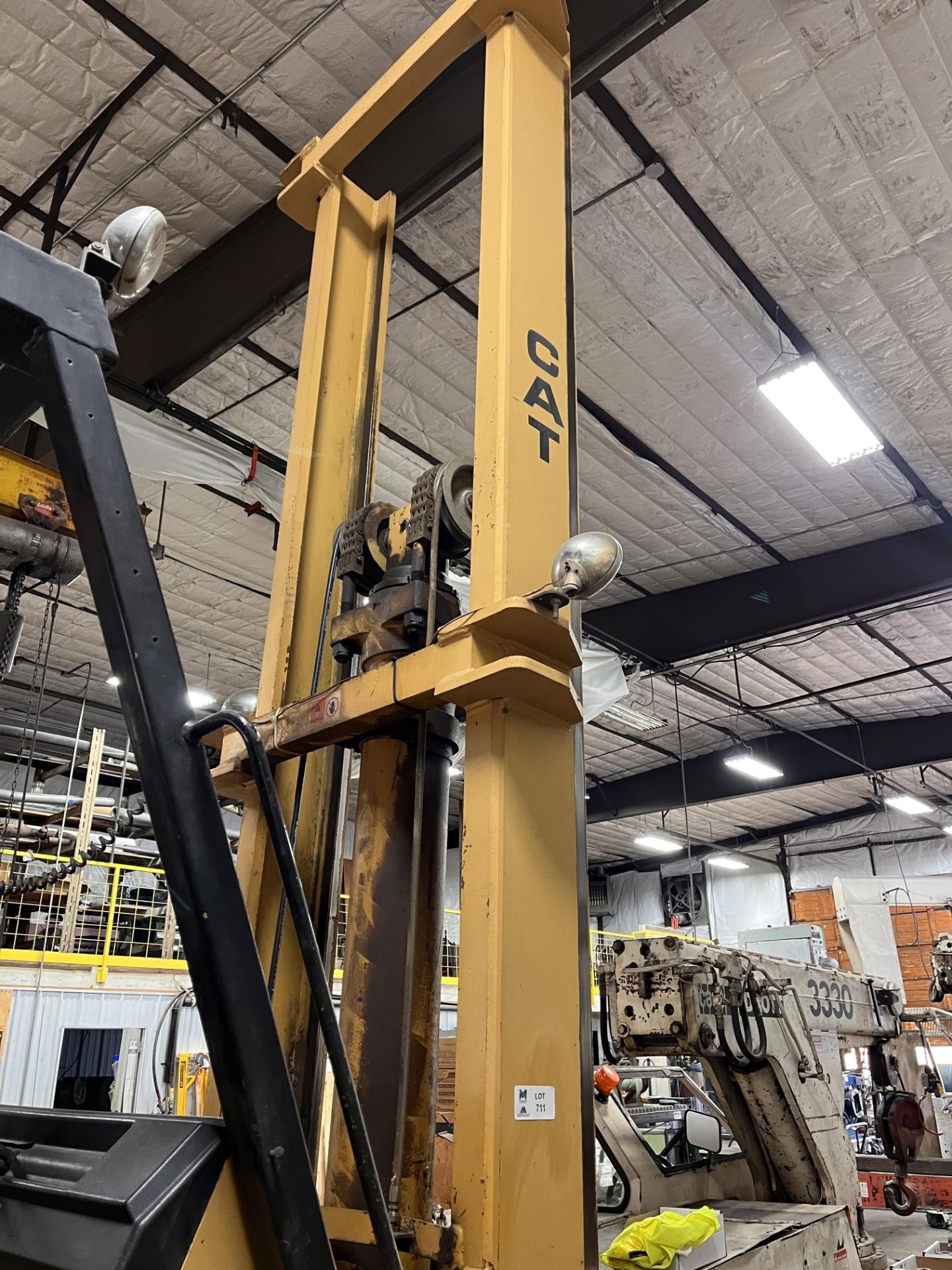 Caterpillar V250B 25,000 lbs Diesel Forklift - Image 17 of 22