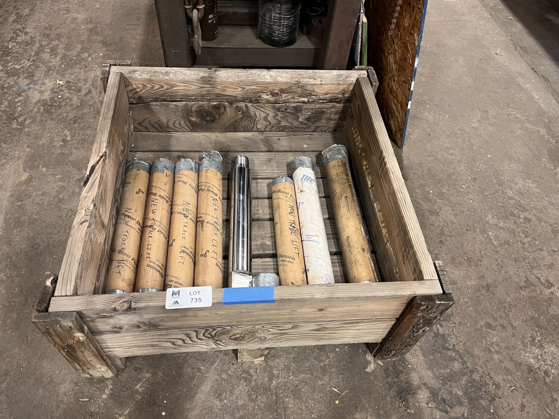 Wooden Crate with Hydraulic Cylinders