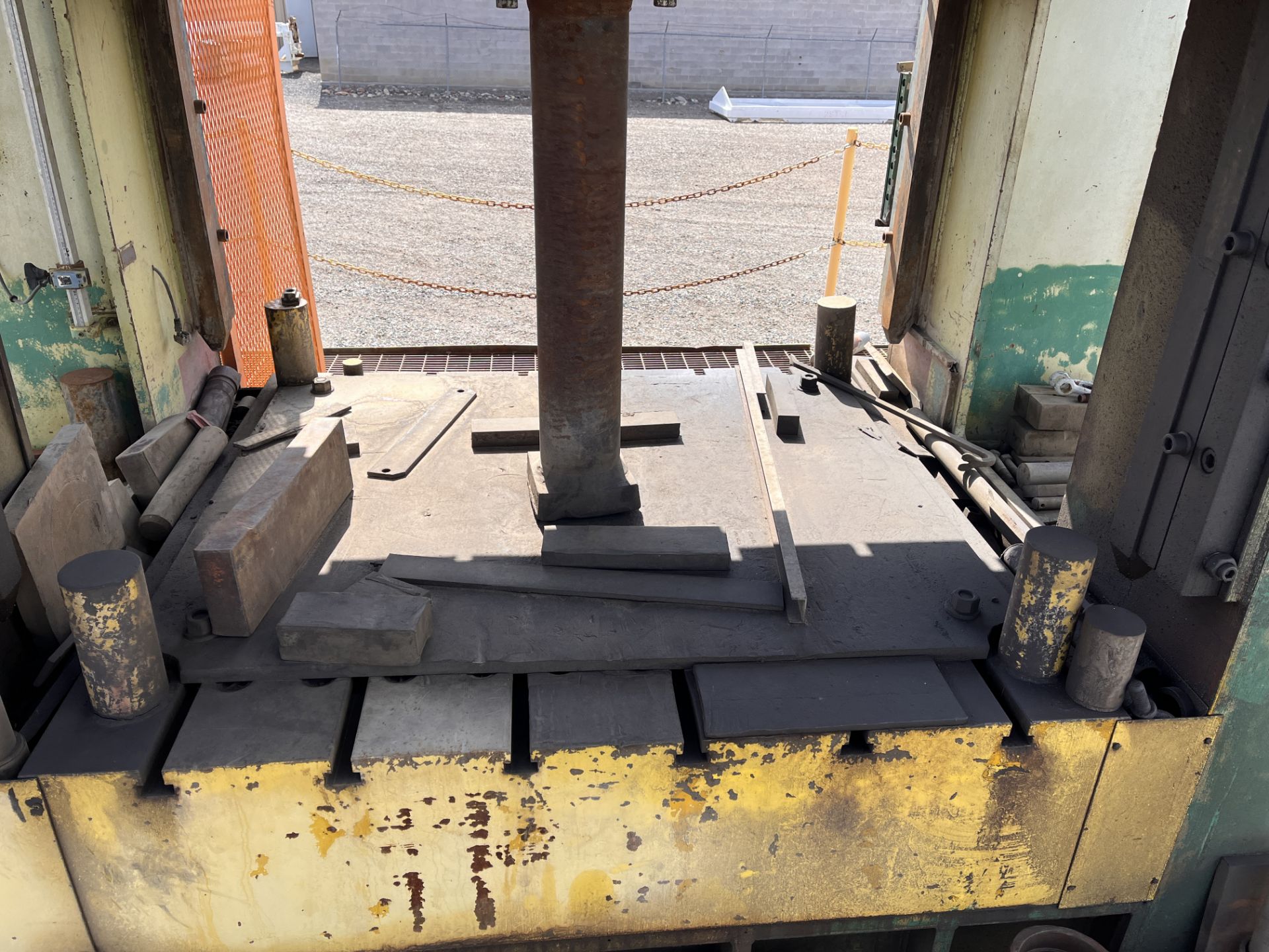 CHUN MU 300 Ton Press with Tooling - Image 8 of 23