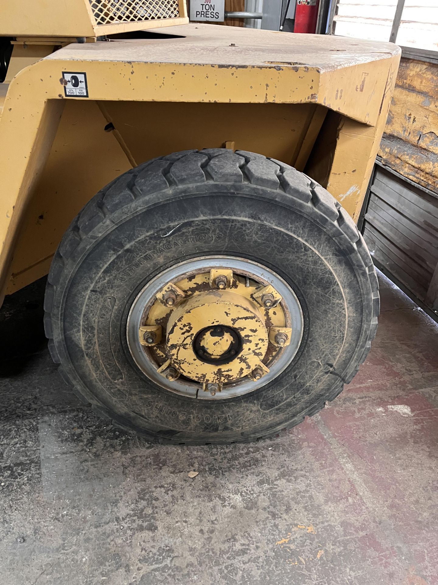 Caterpillar V250B 25,000 lbs Diesel Forklift - Image 3 of 22