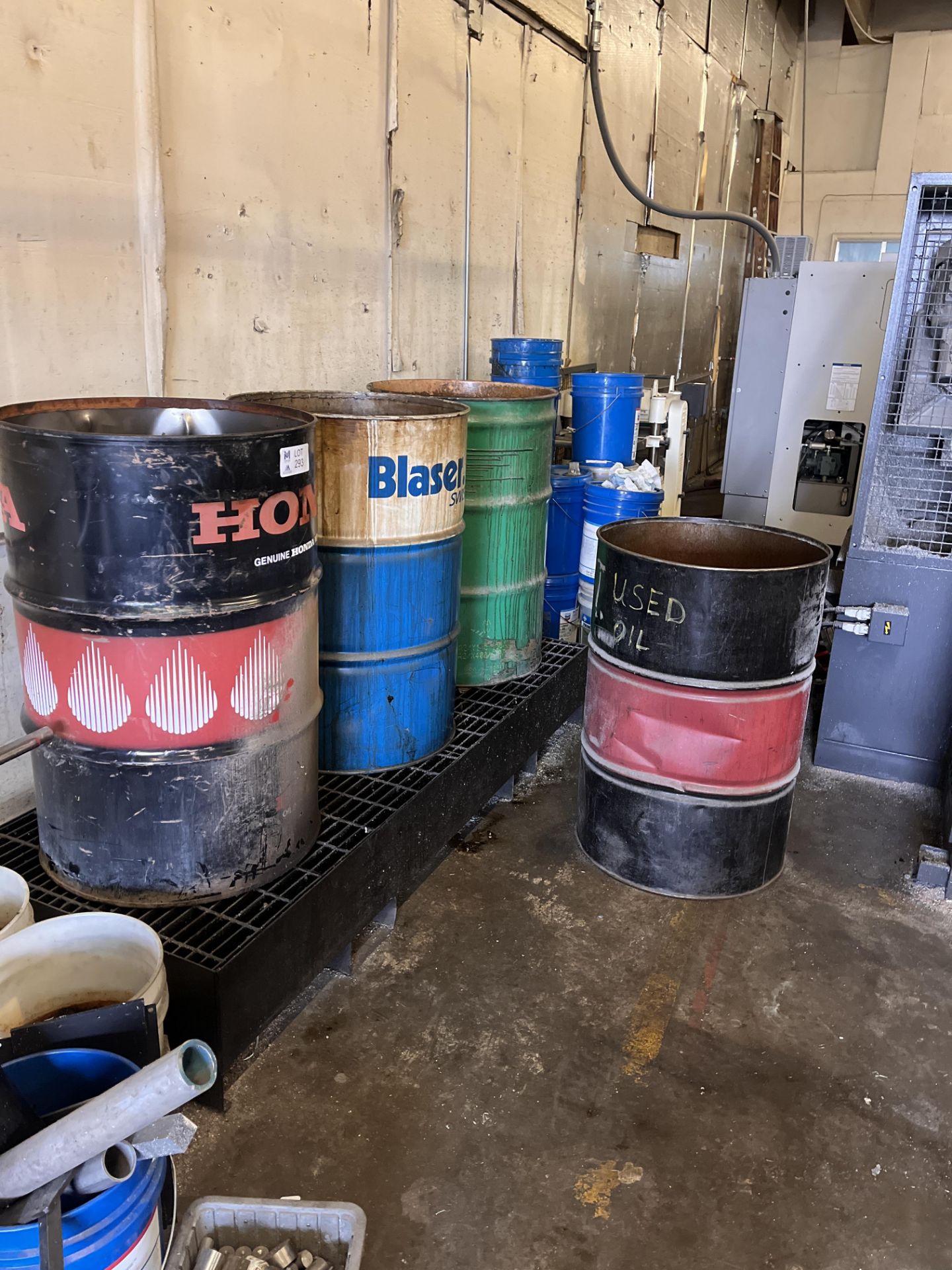 Contaiment tanks, 50 Gallon Drums and Machine Oil - Image 3 of 6