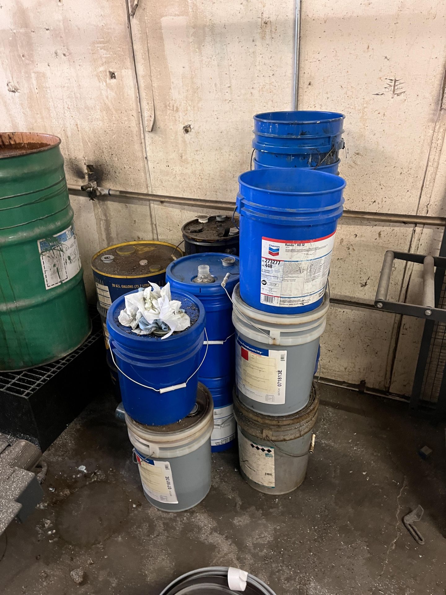 Contaiment tanks, 50 Gallon Drums and Machine Oil - Image 4 of 6