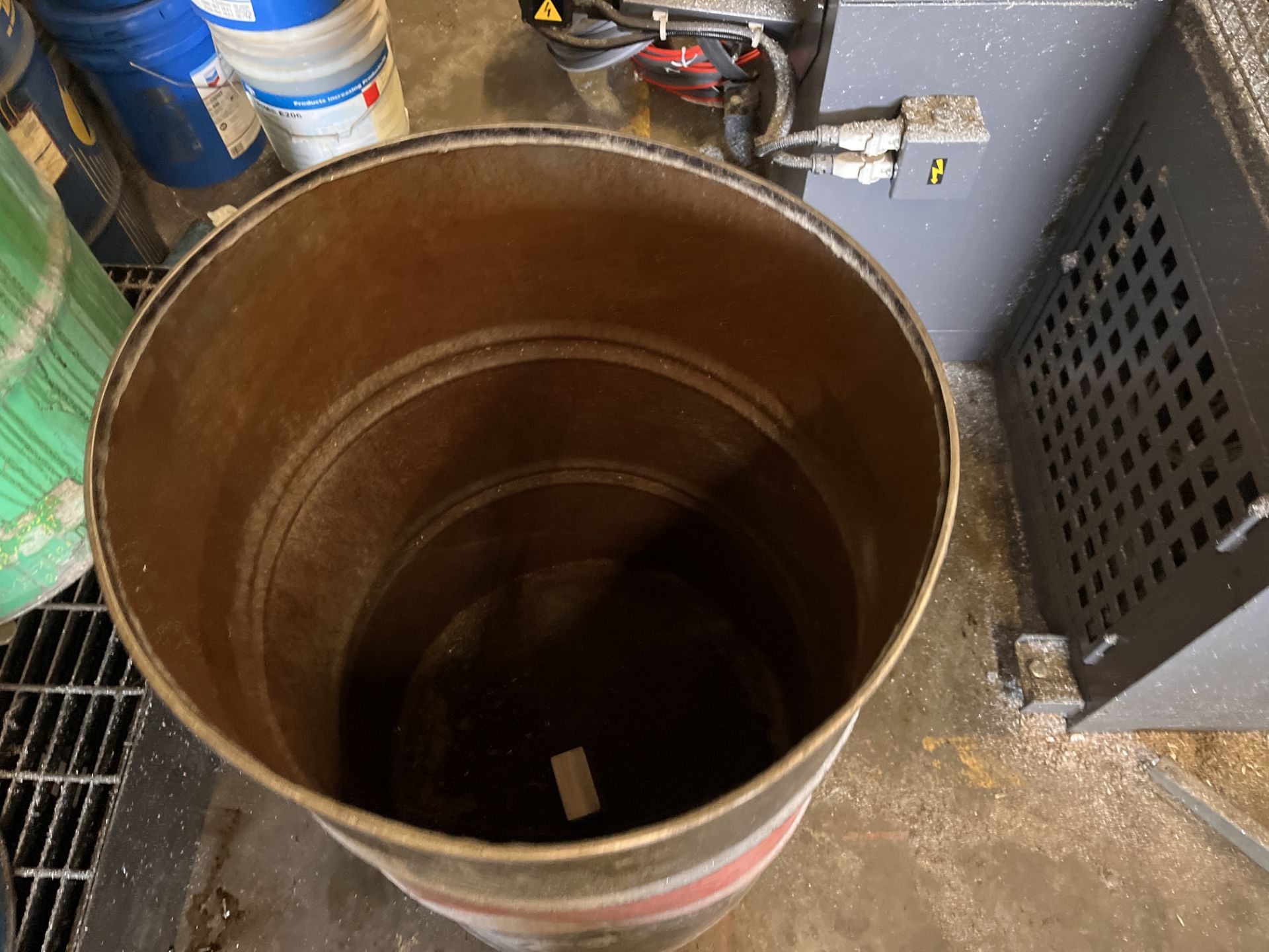 Contaiment tanks, 50 Gallon Drums and Machine Oil - Image 2 of 6